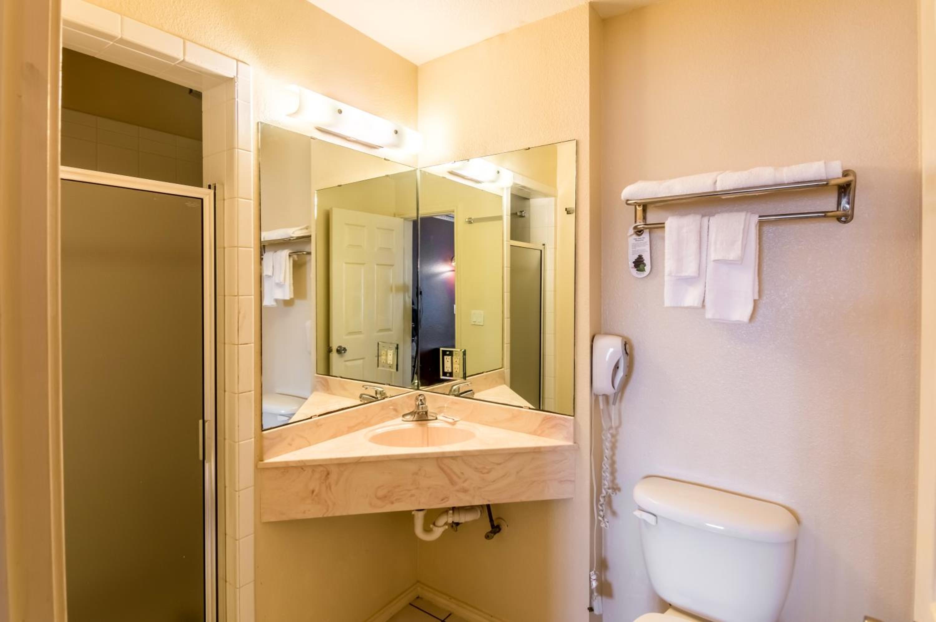 Wichita Falls Vacations - Red Roof Inn Wichita Falls - Property Image 20