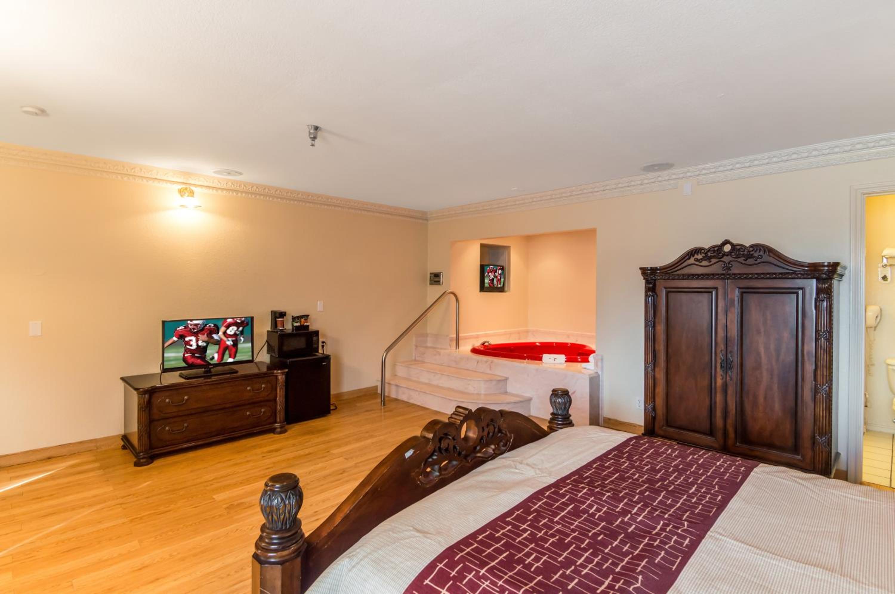 Wichita Falls Vacations - Red Roof Inn Wichita Falls - Property Image 9