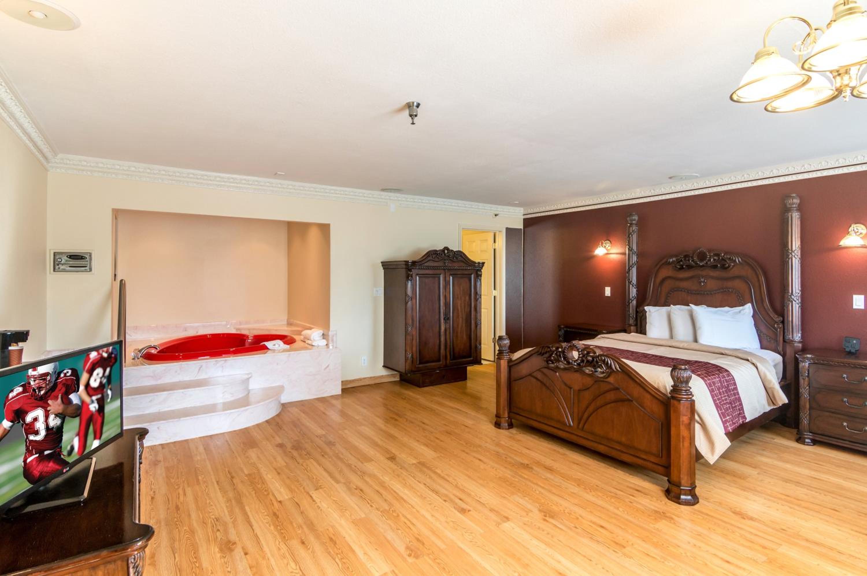 Wichita Falls Vacations - Red Roof Inn Wichita Falls - Property Image 1