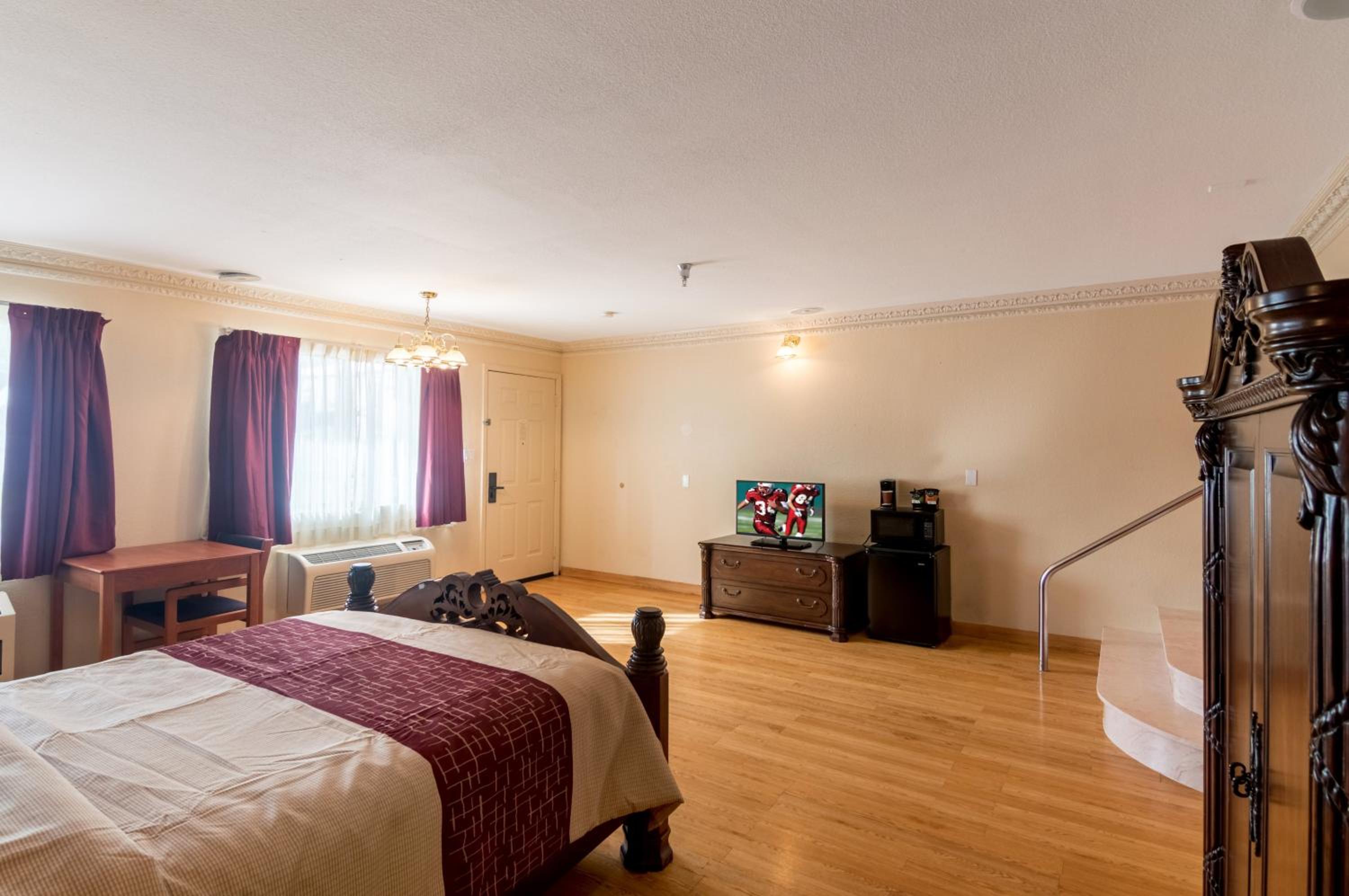 Wichita Falls Vacations - Red Roof Inn Wichita Falls - Property Image 10