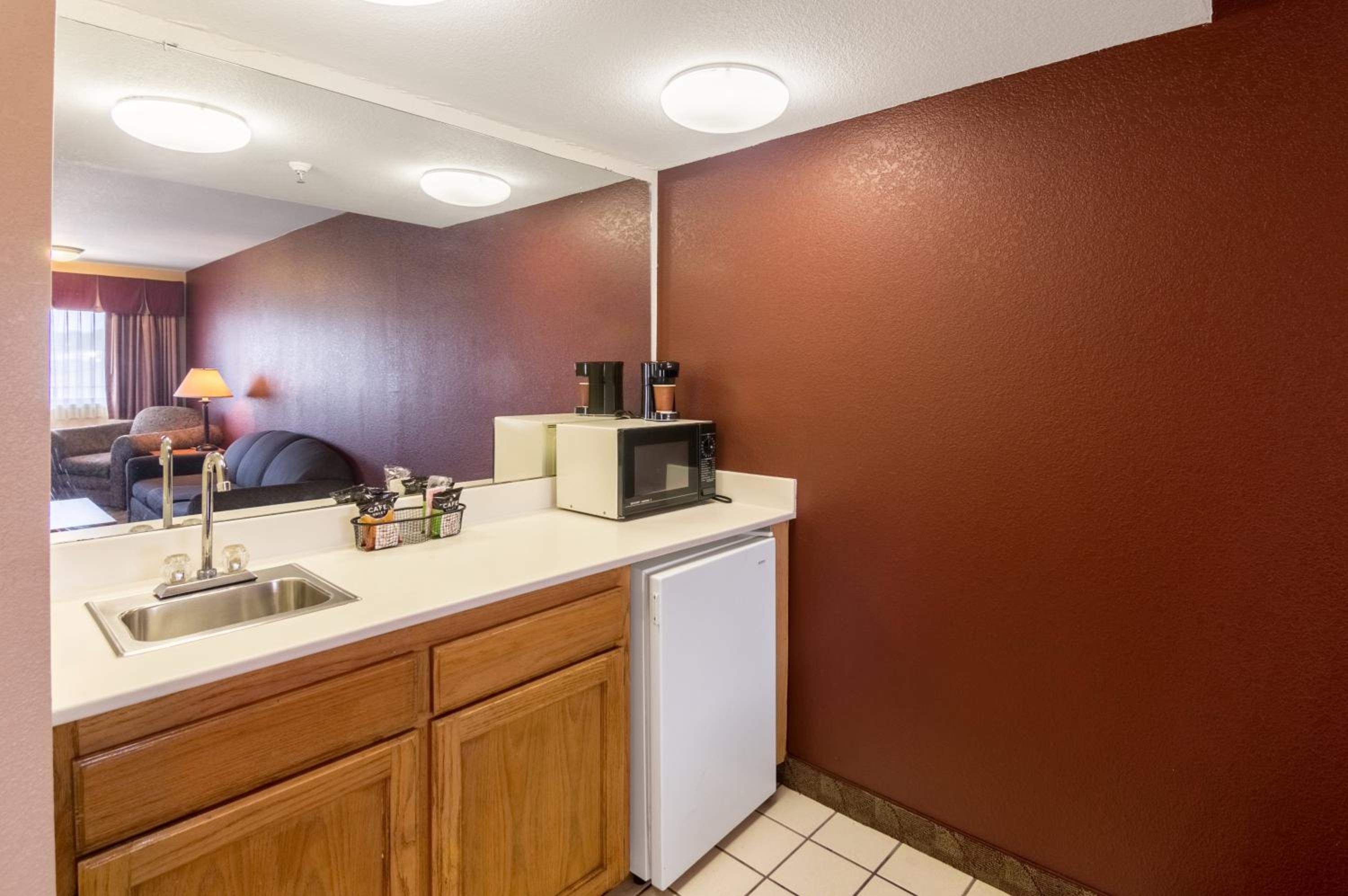Wichita Falls Vacations - Red Roof Inn Wichita Falls - Property Image 18