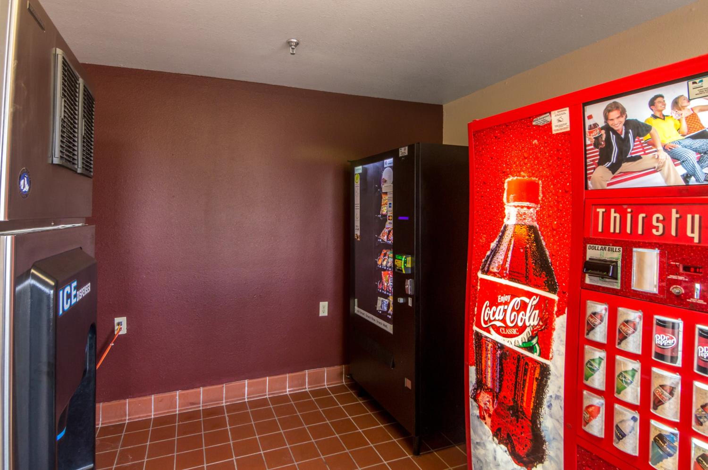 Wichita Falls Vacations - Red Roof Inn Wichita Falls - Property Image 4