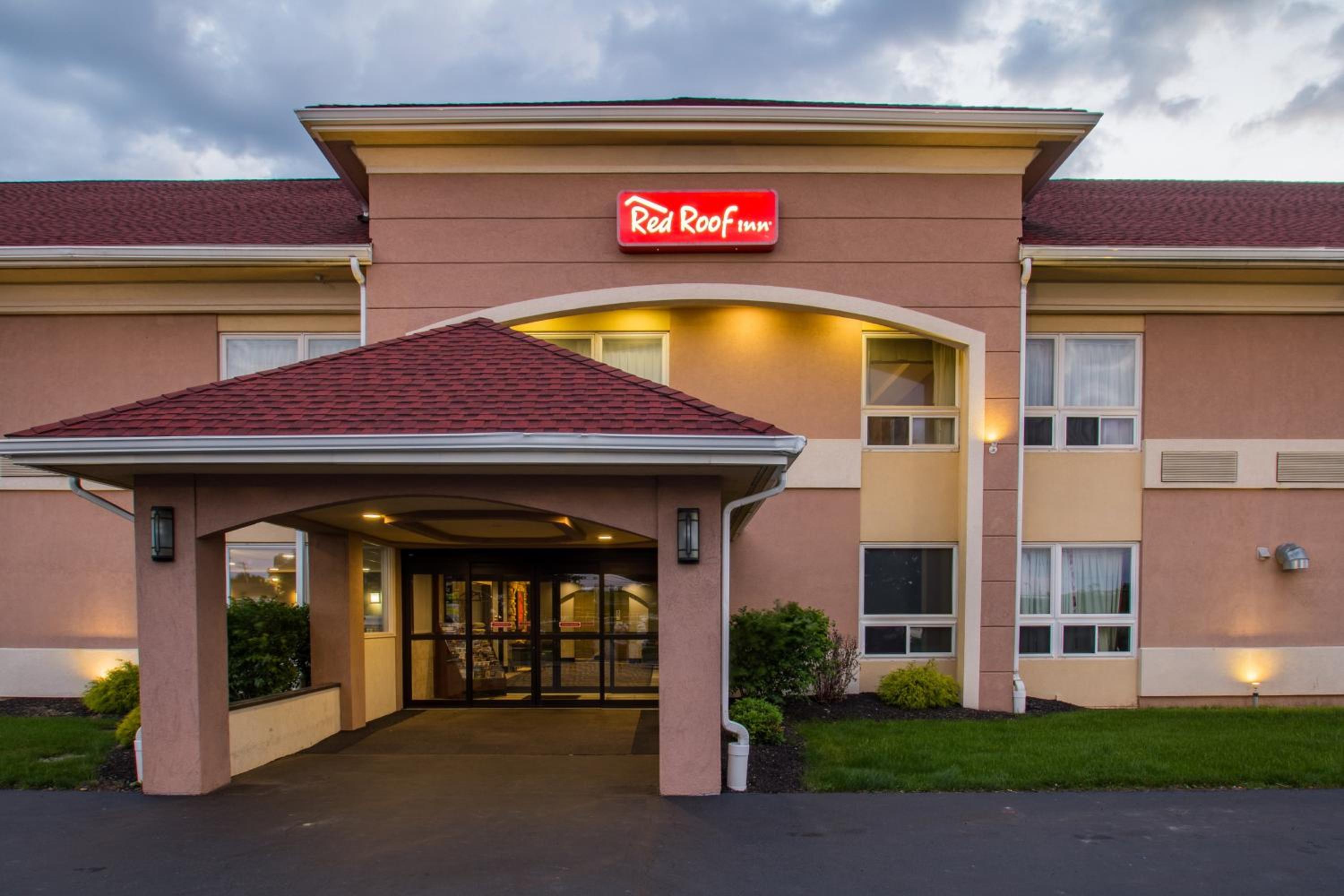 Red Roof Inn Batavia view 2