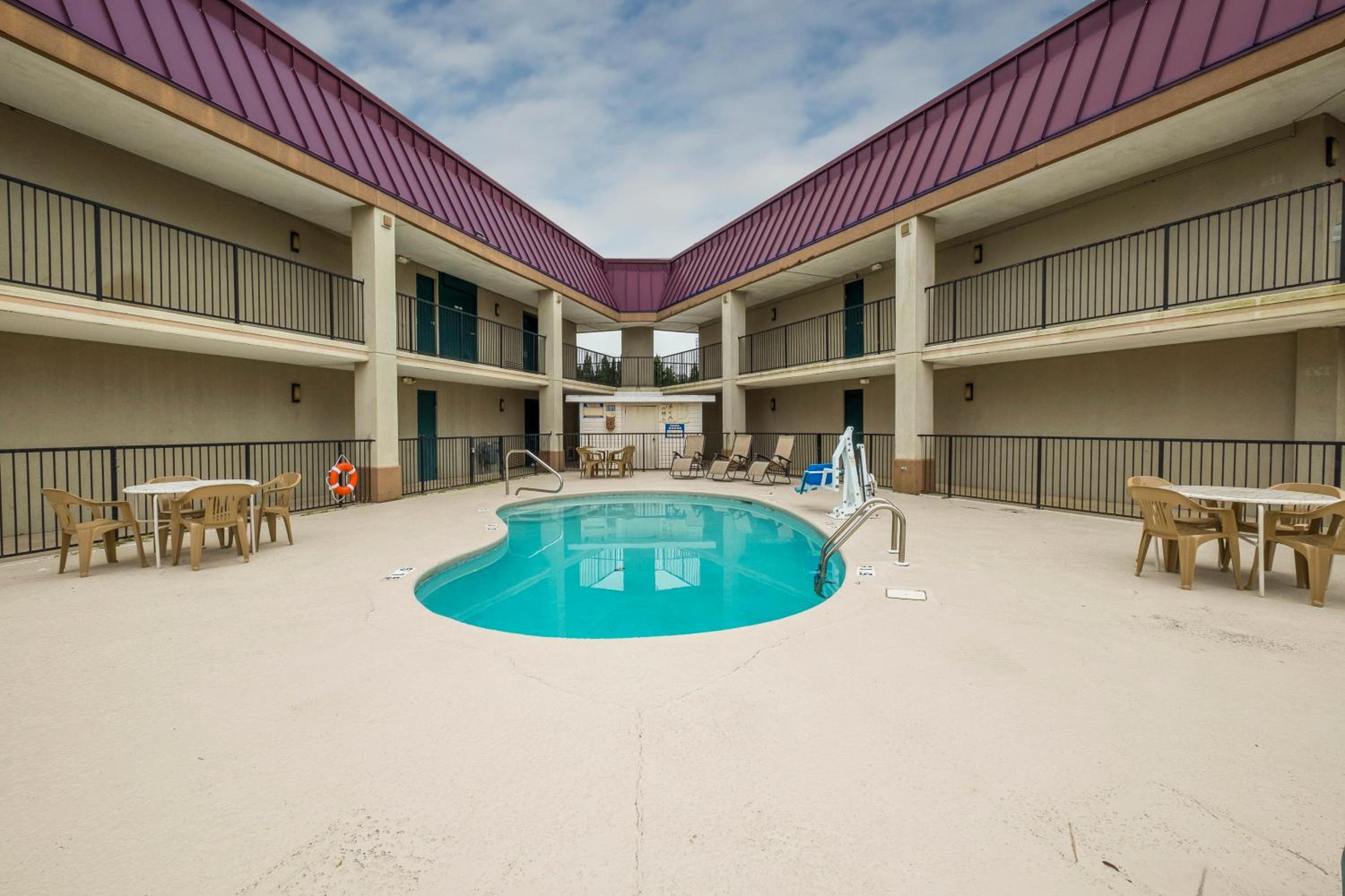 Red Roof Inn Mobile North – Saraland view 4