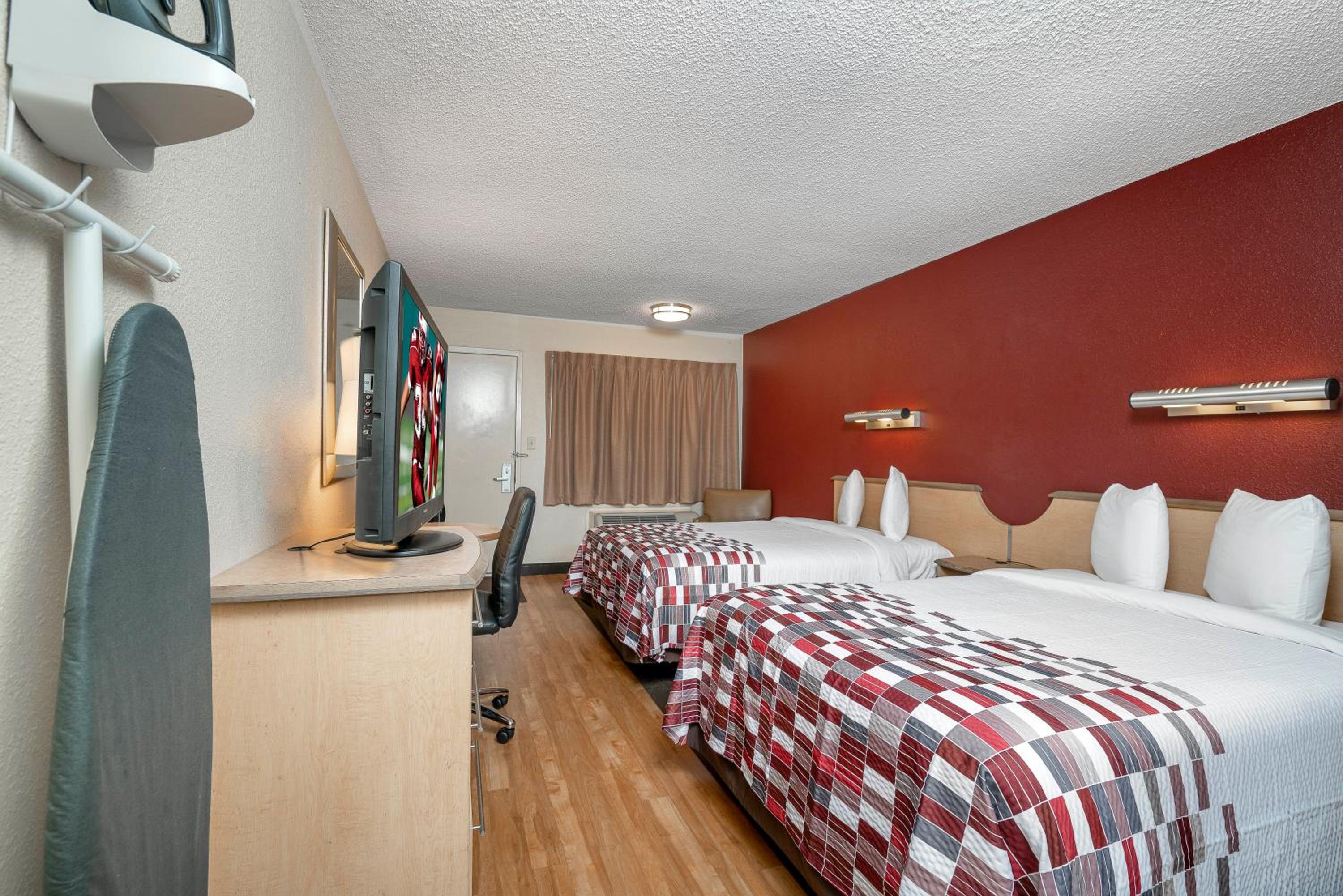 Red Roof Inn Detroit - Roseville St Clair Shores view 5