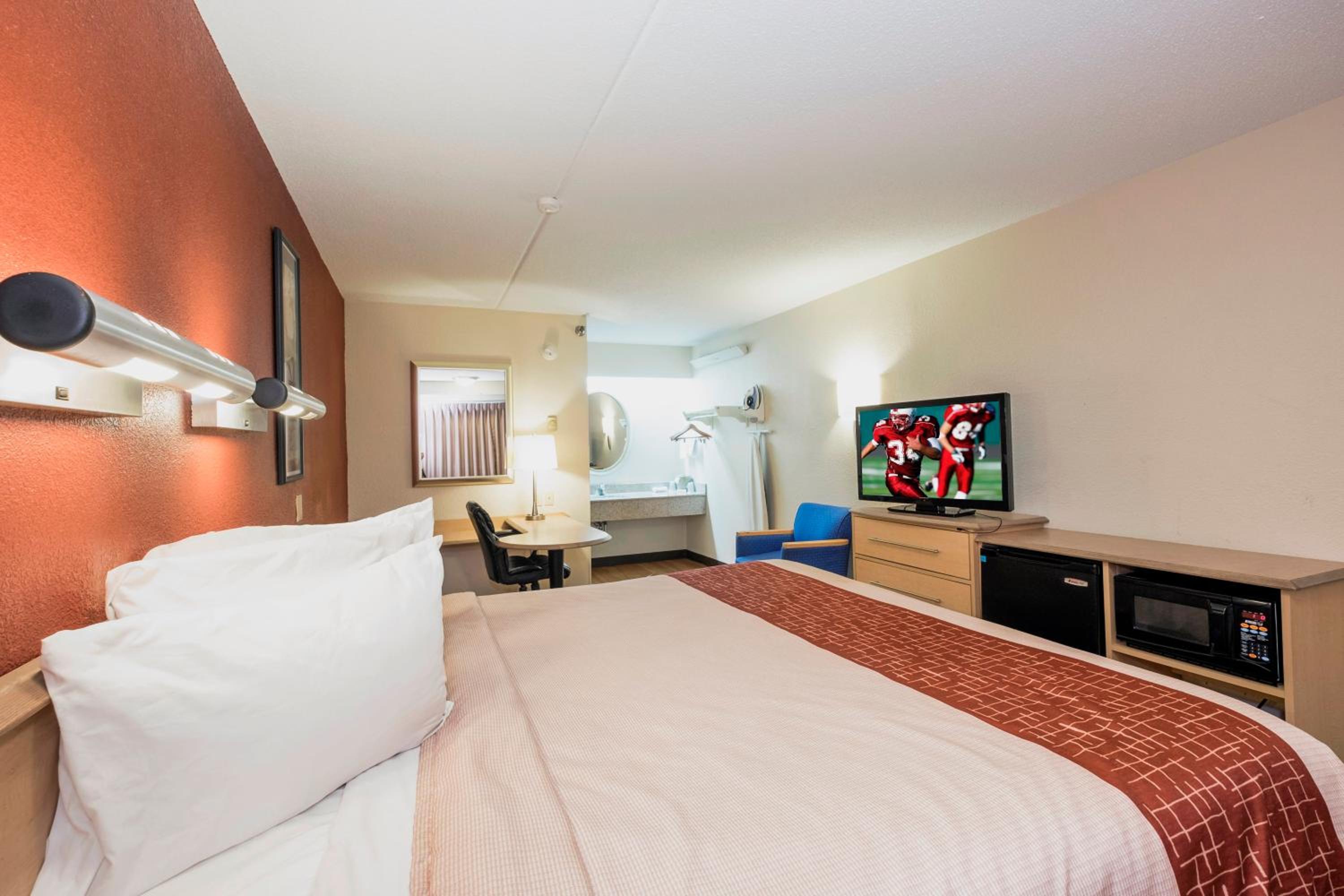 Red Roof Inn Cincinnati - Sharonville - Property Image 11
