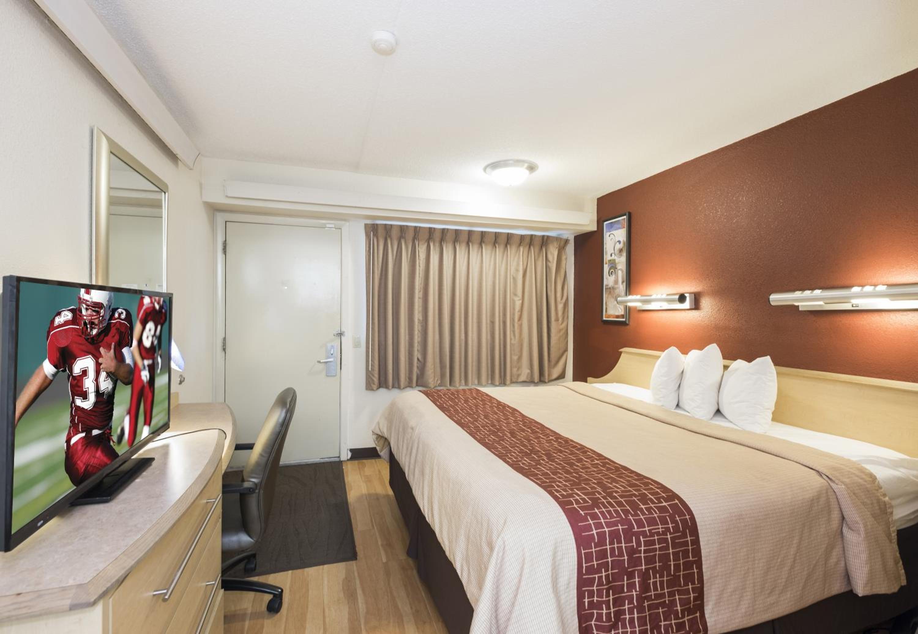 Red Roof Inn Cincinnati - Sharonville - Property Image 2