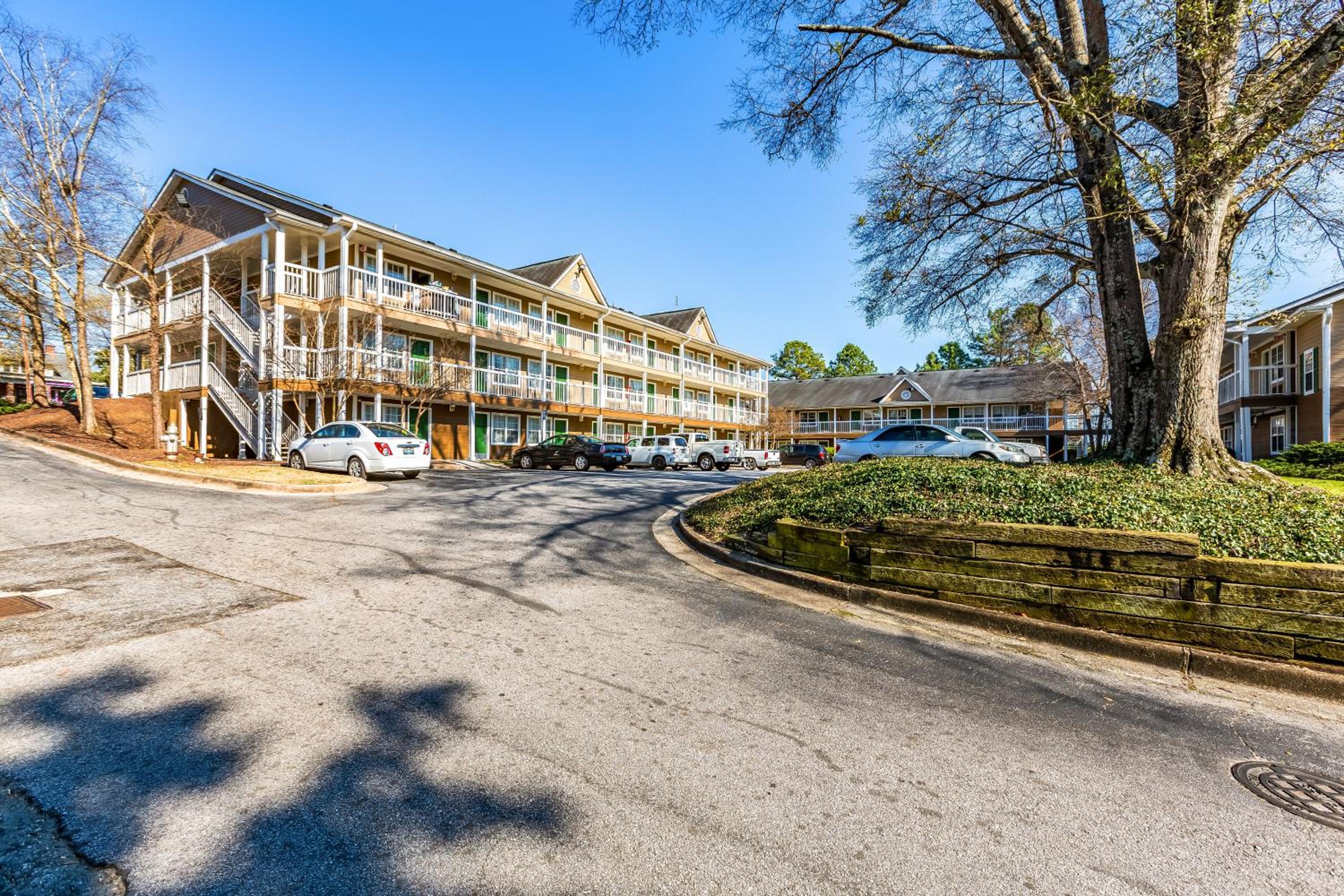 HomeTowne Studios by Red Roof Atlanta - Norcross Downtown, Foto 16