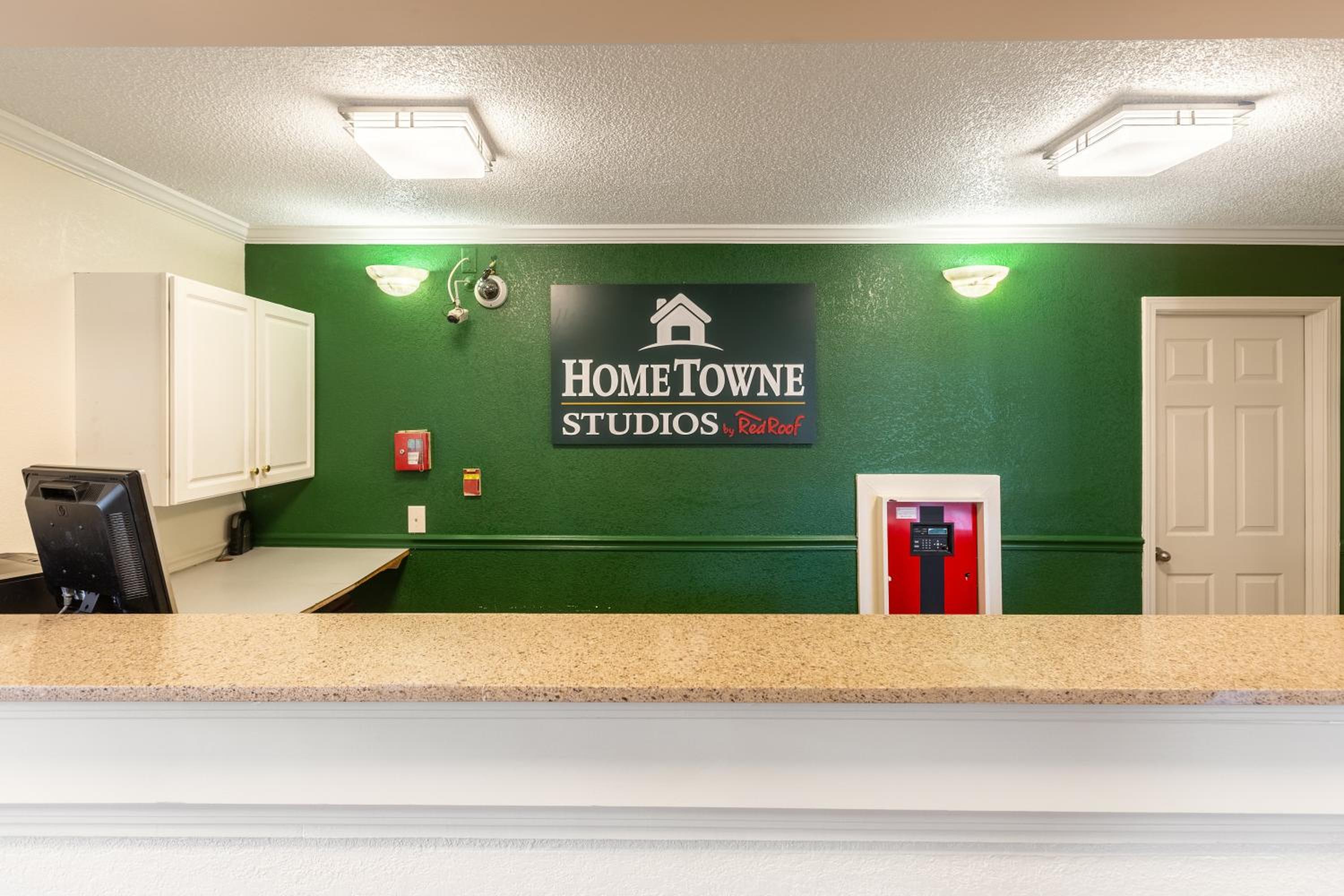 HomeTowne Studios by Red Roof Atlanta - Norcross Downtown, Foto 5