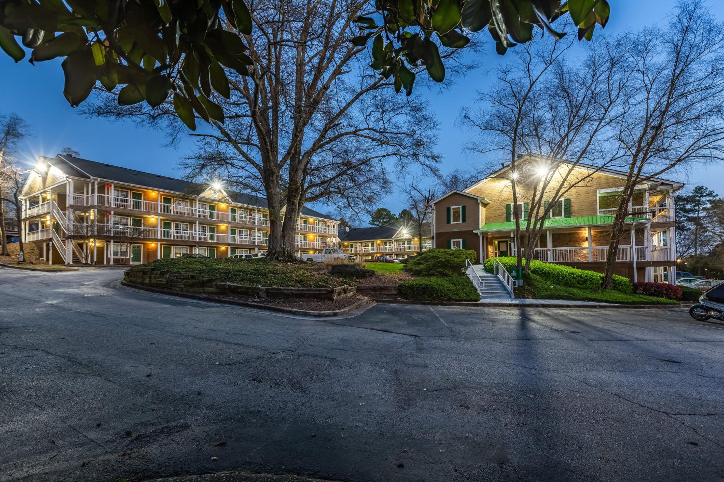 HomeTowne Studios by Red Roof Atlanta - Norcross Downtown, Foto 20