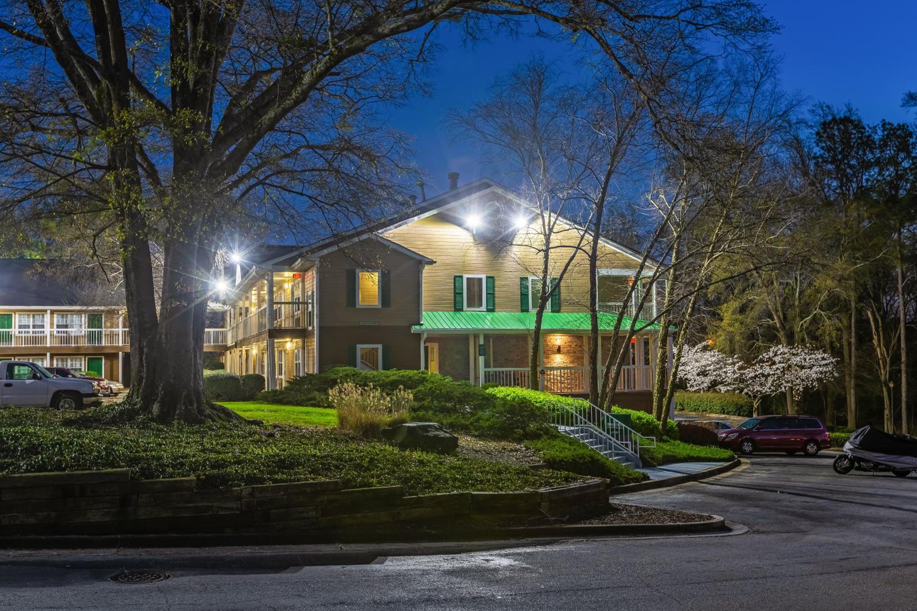 HomeTowne Studios by Red Roof Atlanta - Norcross Downtown, Foto 19