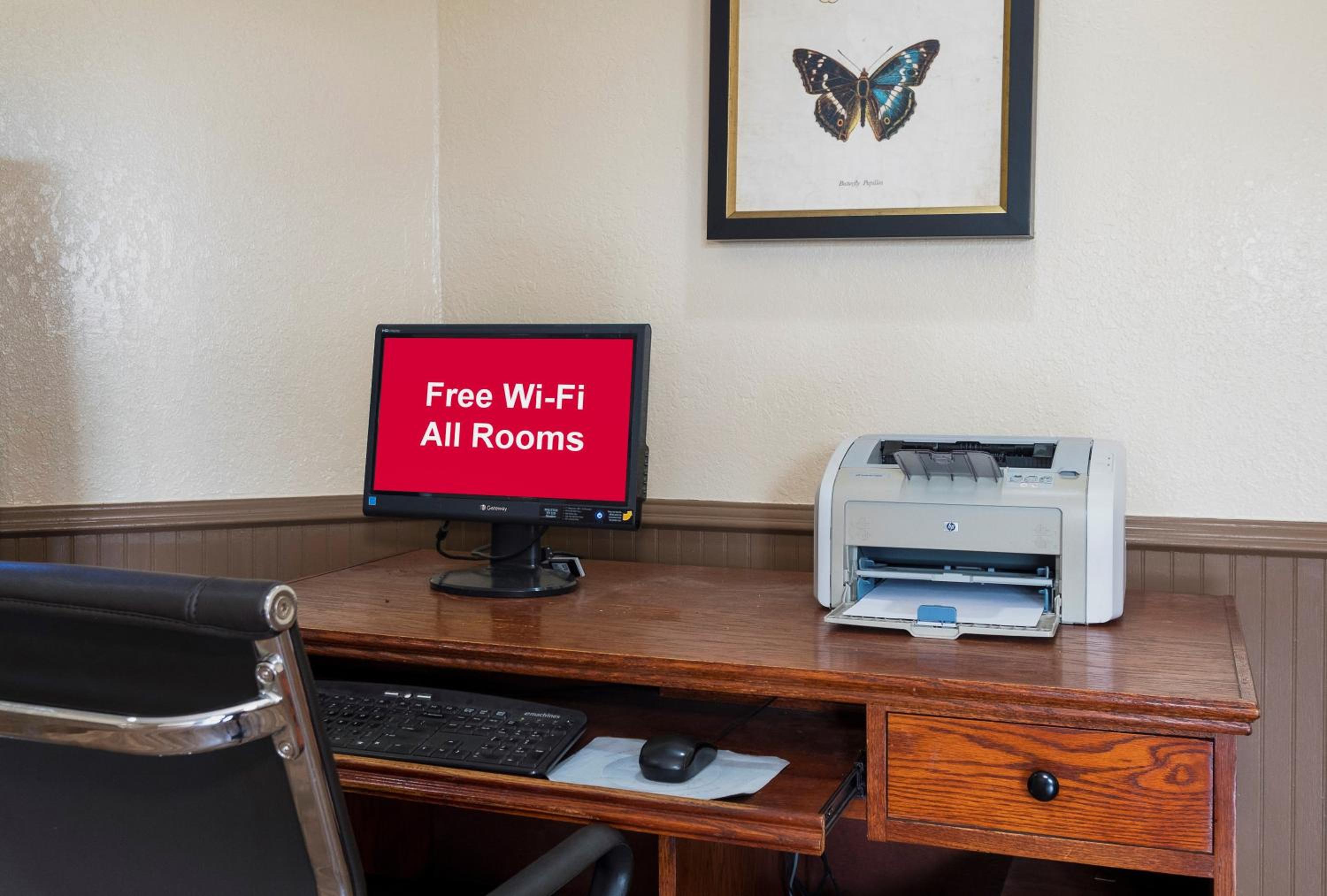 Meridian Vacations - Red Roof Inn Meridian - Property Image 4