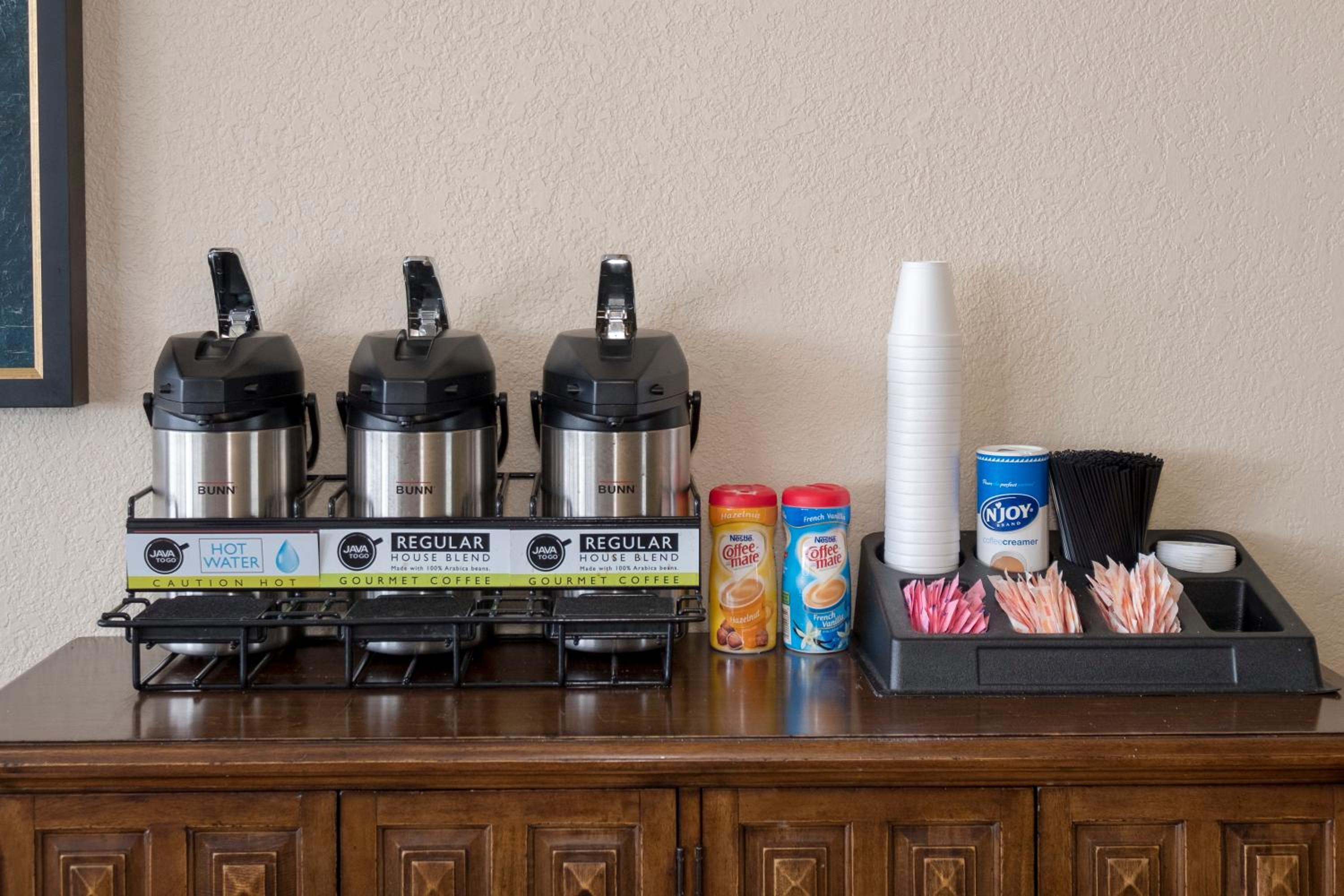 Meridian Vacations - Red Roof Inn Meridian - Property Image 2