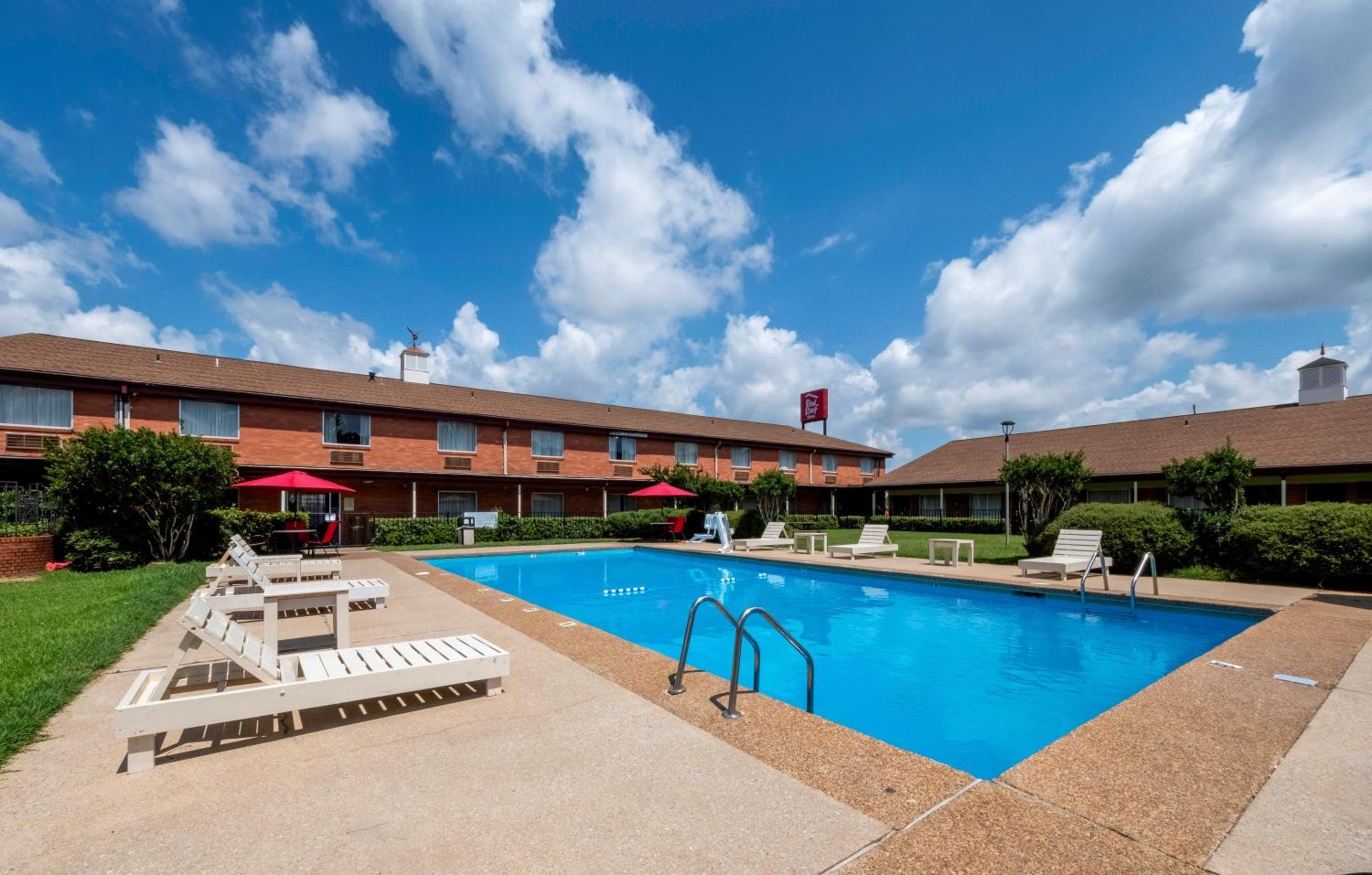 Meridian Vacations - Red Roof Inn Meridian - Property Image 7