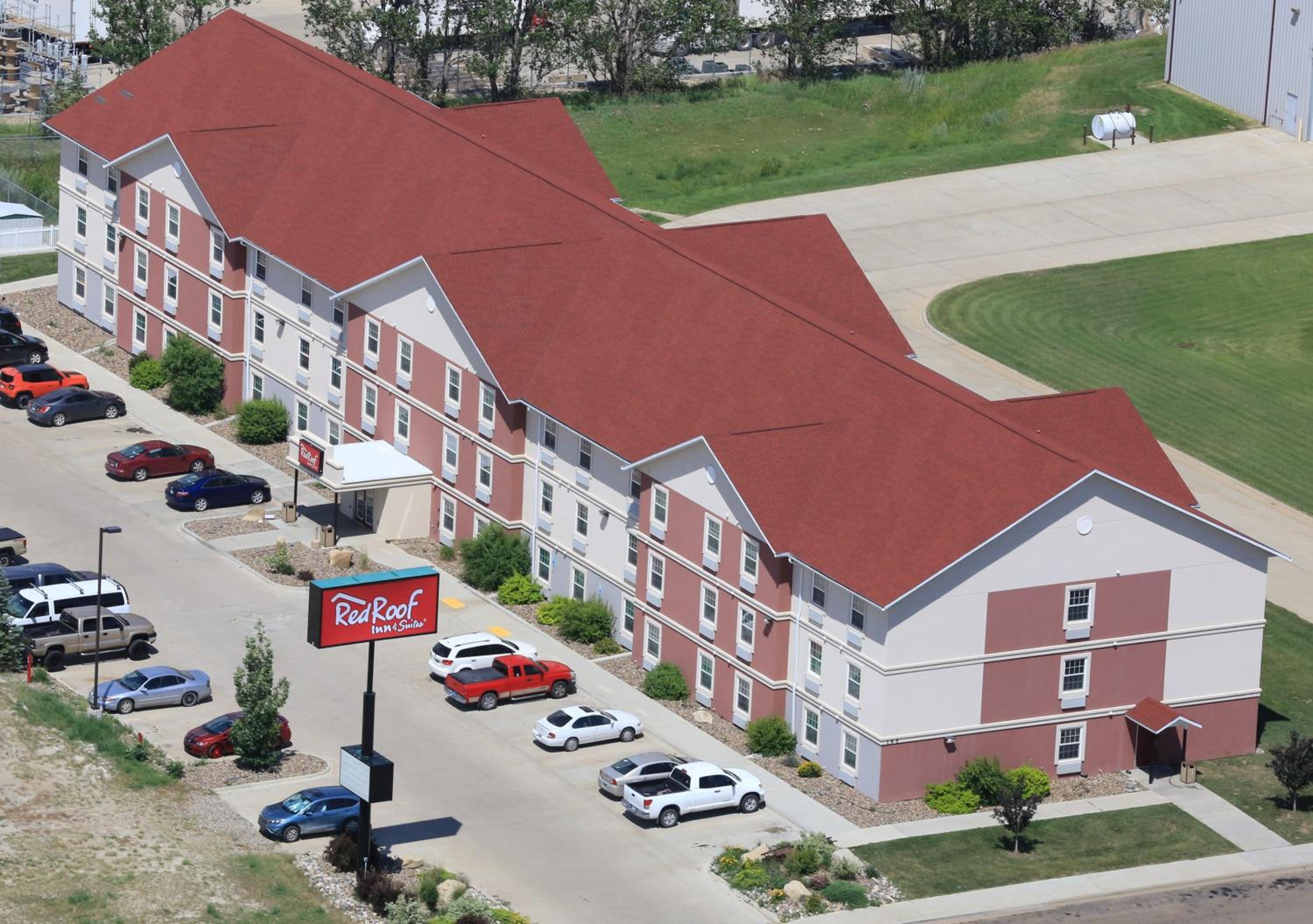 Dickinson Vacations - Red Roof Inn  Suites Dickinson - Property Image 24