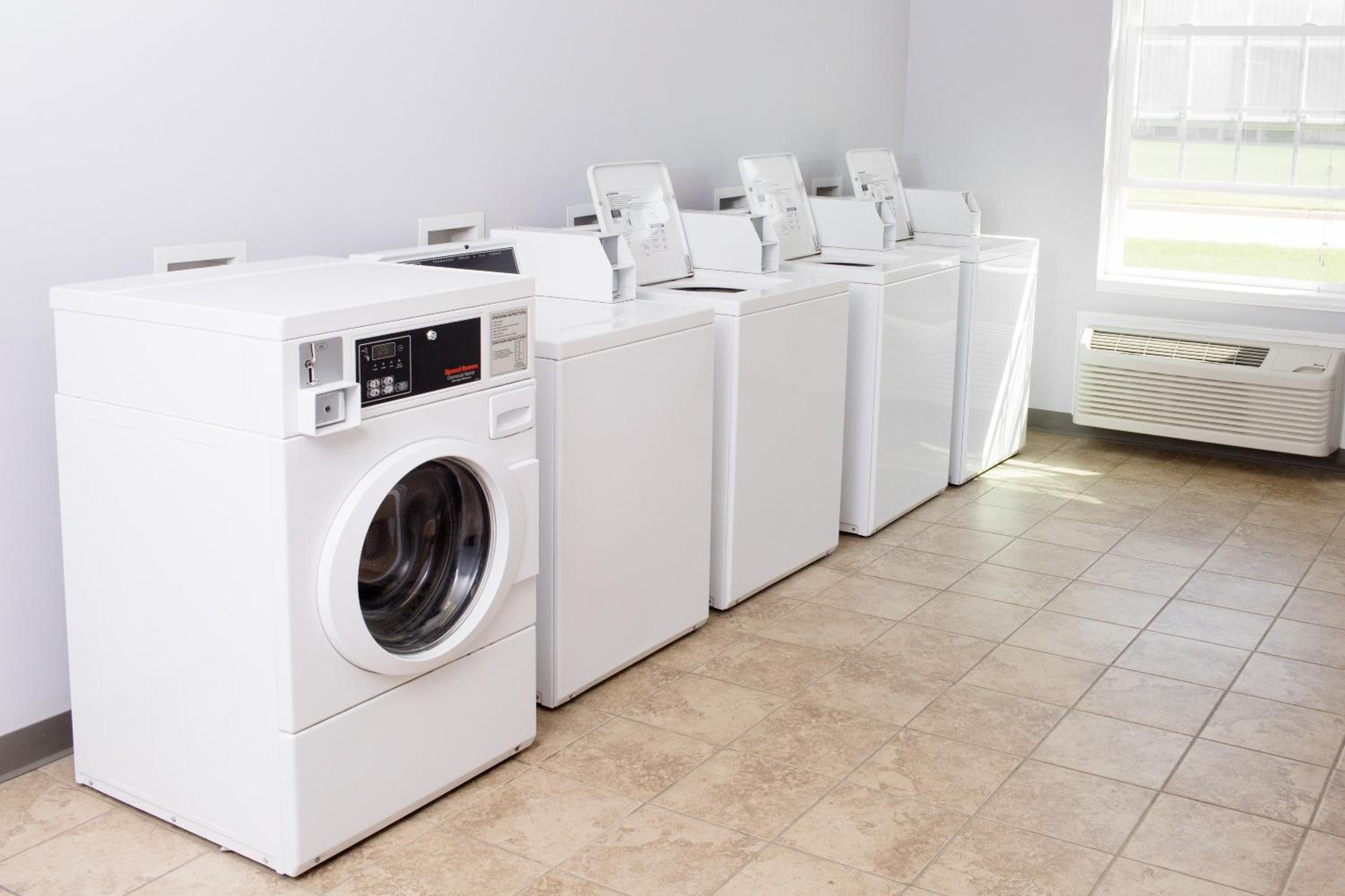 Dickinson Vacations - Red Roof Inn  Suites Dickinson - Property Image 30