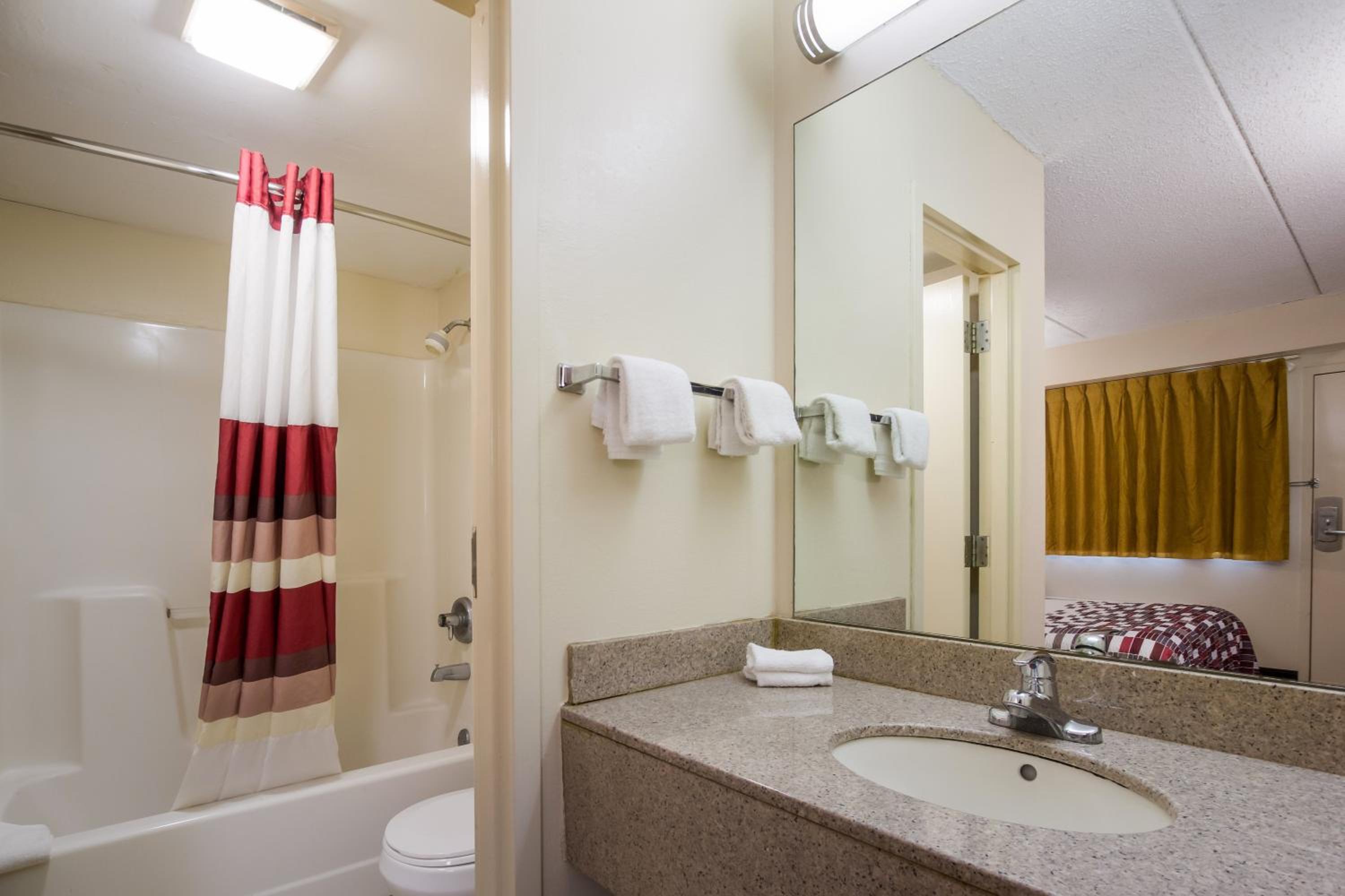Shelbyville Vacations - Red Roof Inn Shelbyville - Property Image 12