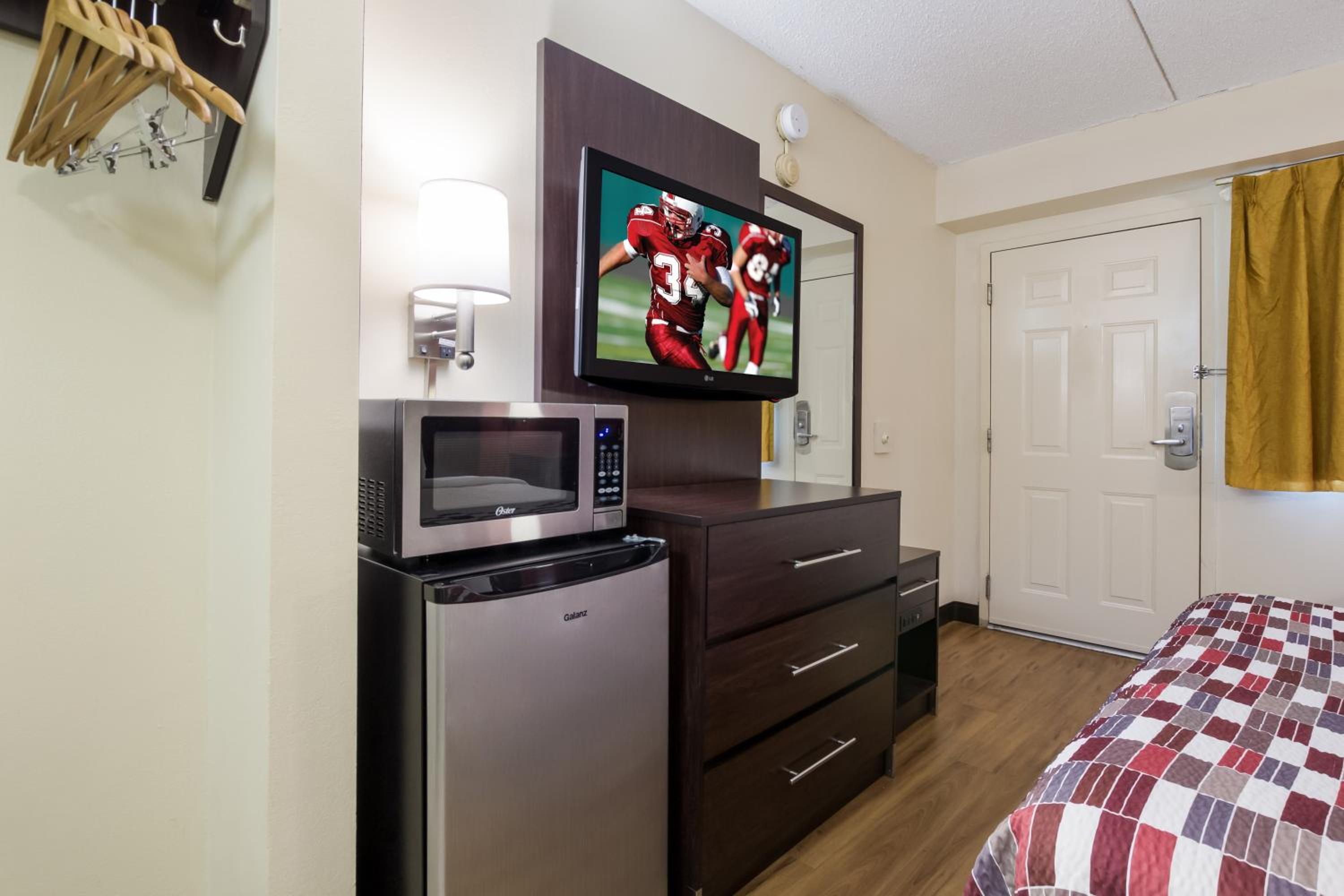 Shelbyville Vacations - Red Roof Inn Shelbyville - Property Image 2