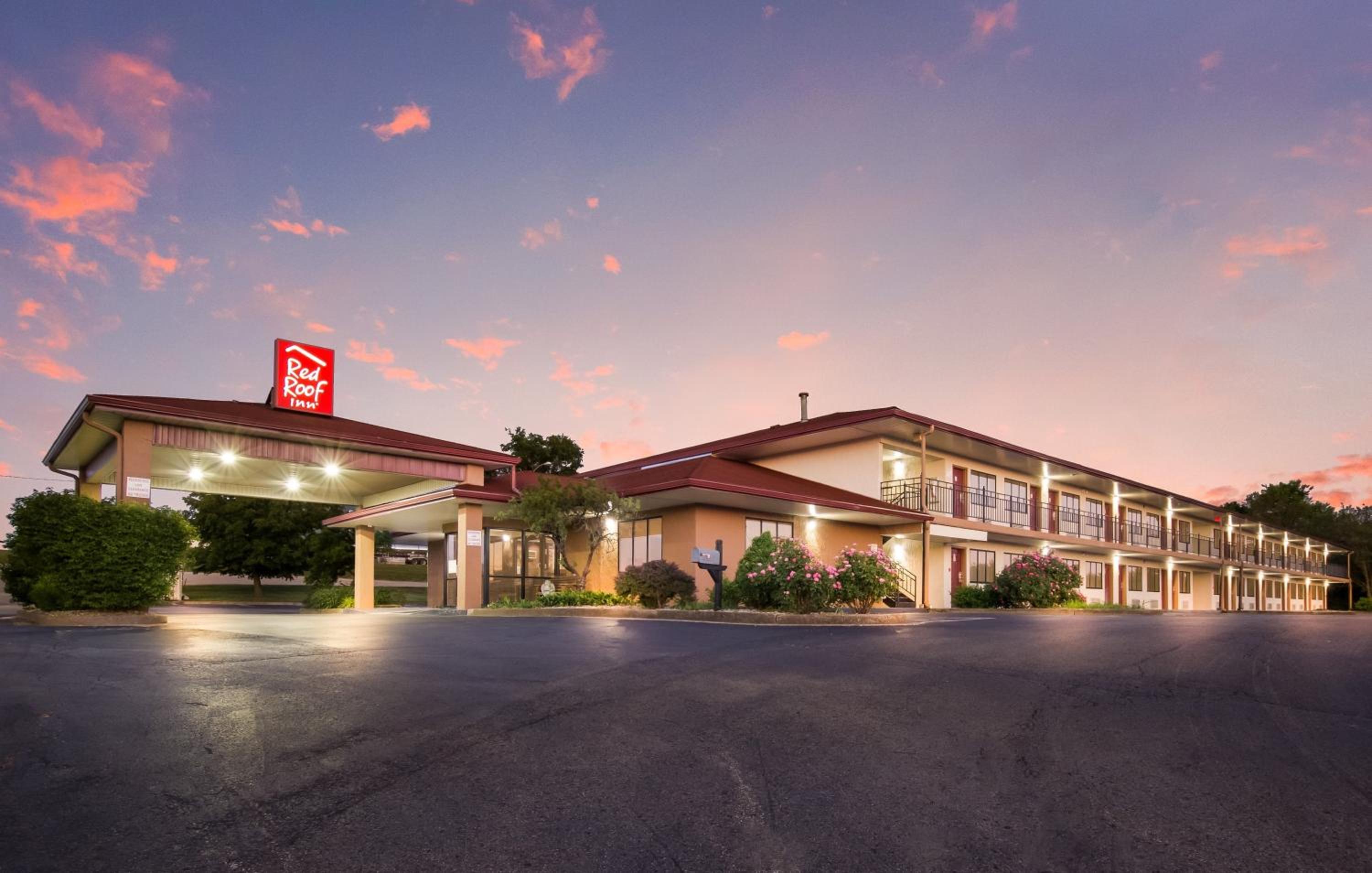 Shelbyville Vacations - Red Roof Inn Shelbyville - Property Image 30