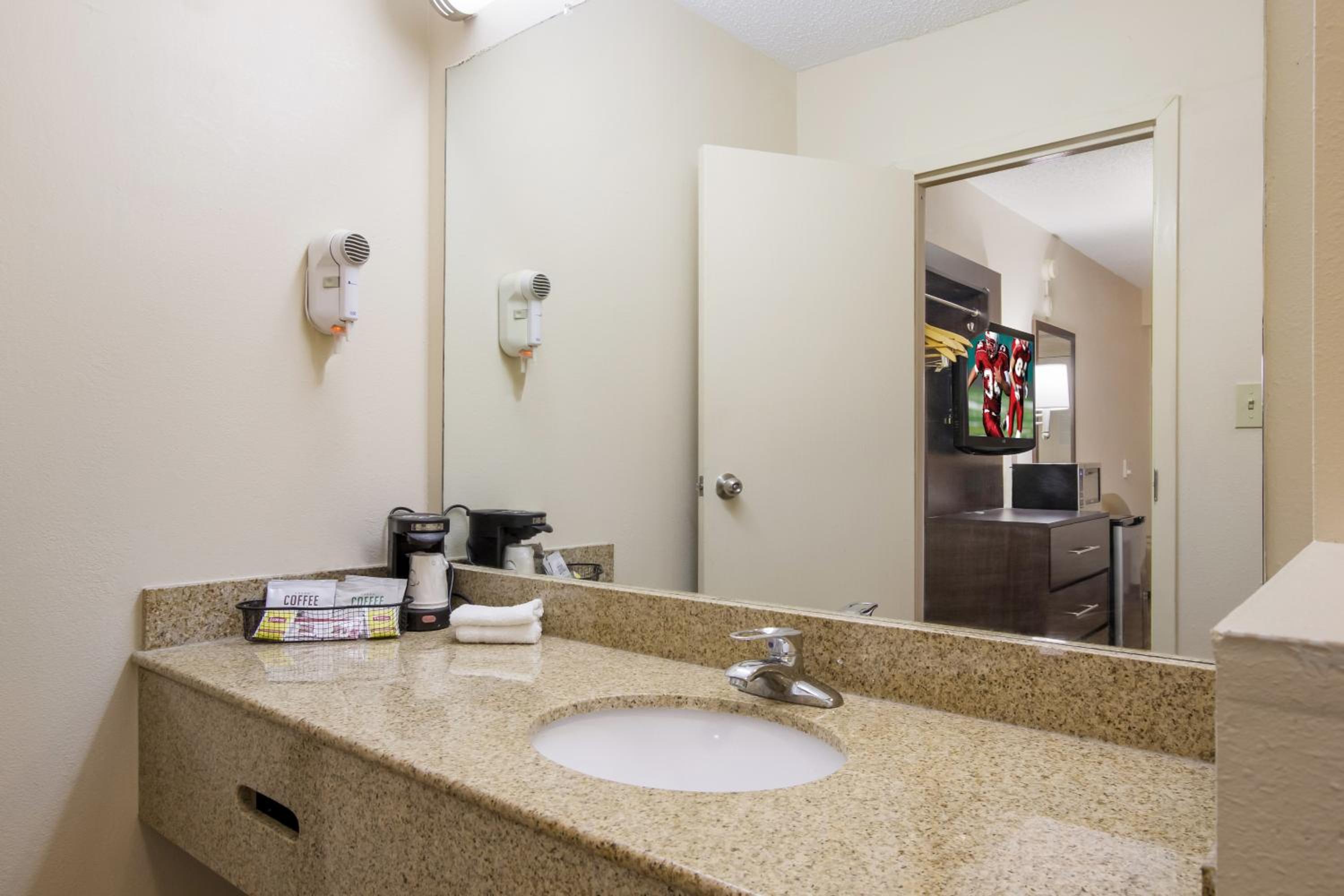 Shelbyville Vacations - Red Roof Inn Shelbyville - Property Image 8