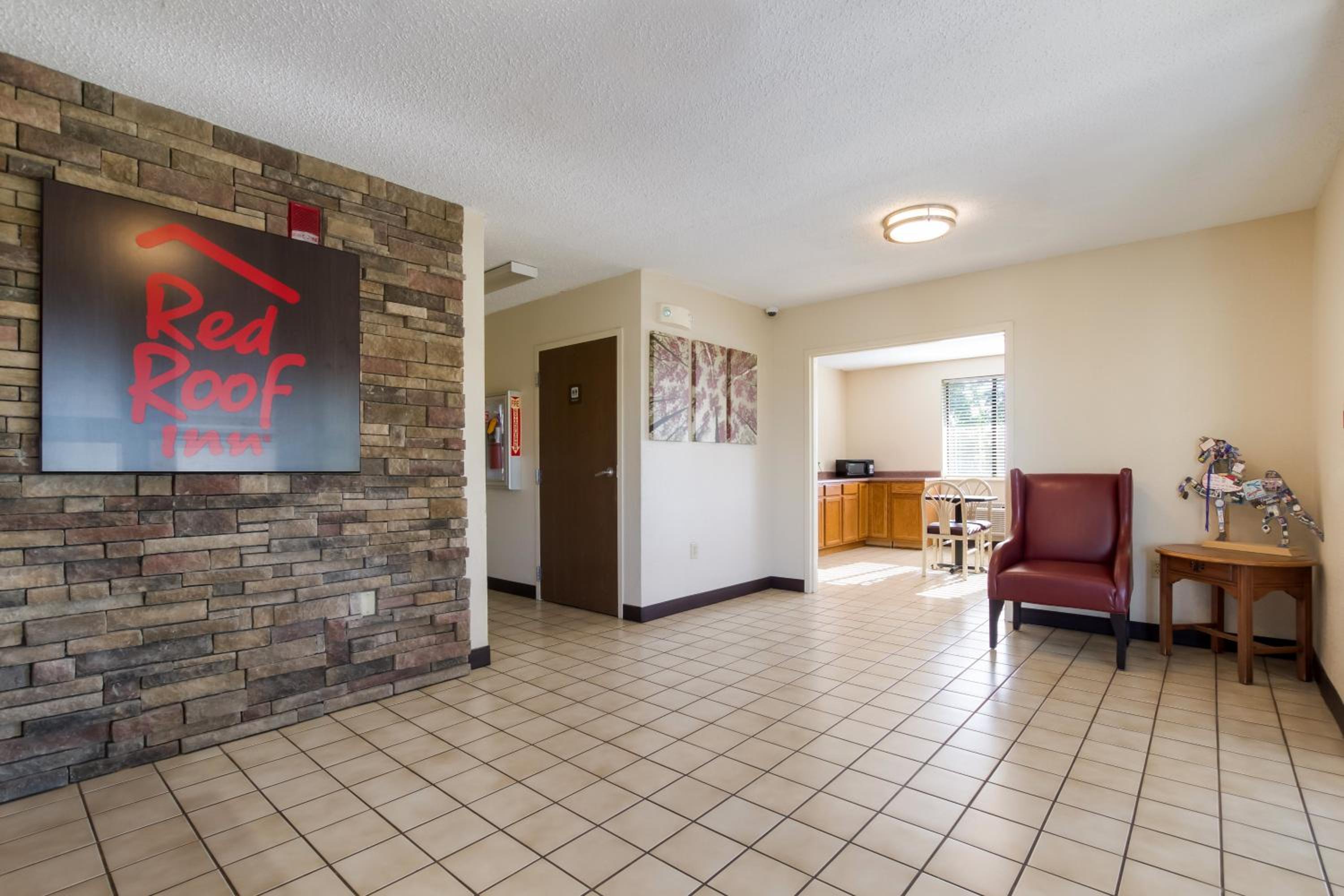 Shelbyville Vacations - Red Roof Inn Shelbyville - Property Image 21
