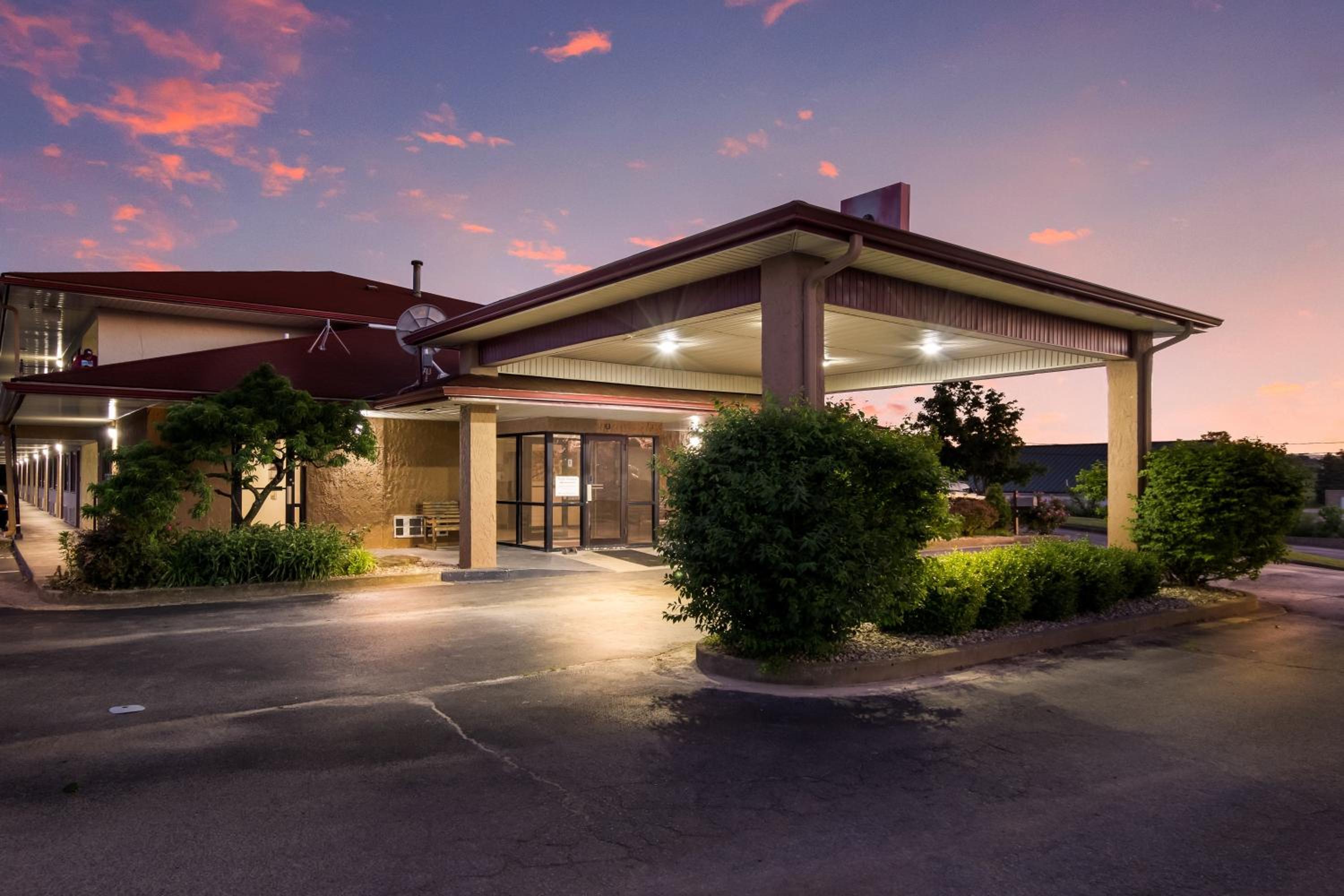 Shelbyville Vacations - Red Roof Inn Shelbyville - Property Image 27