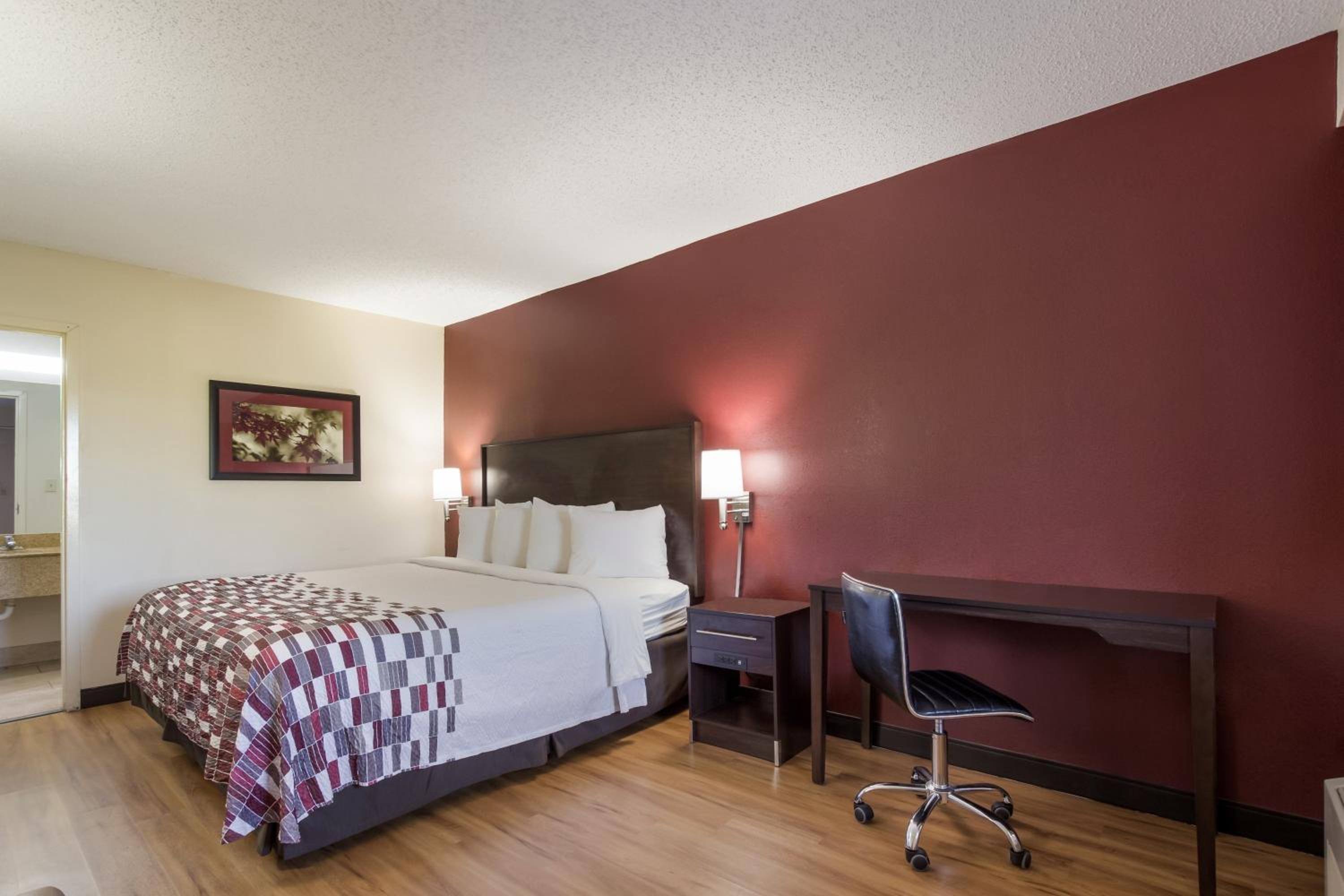 Shelbyville Vacations - Red Roof Inn Shelbyville - Property Image 11