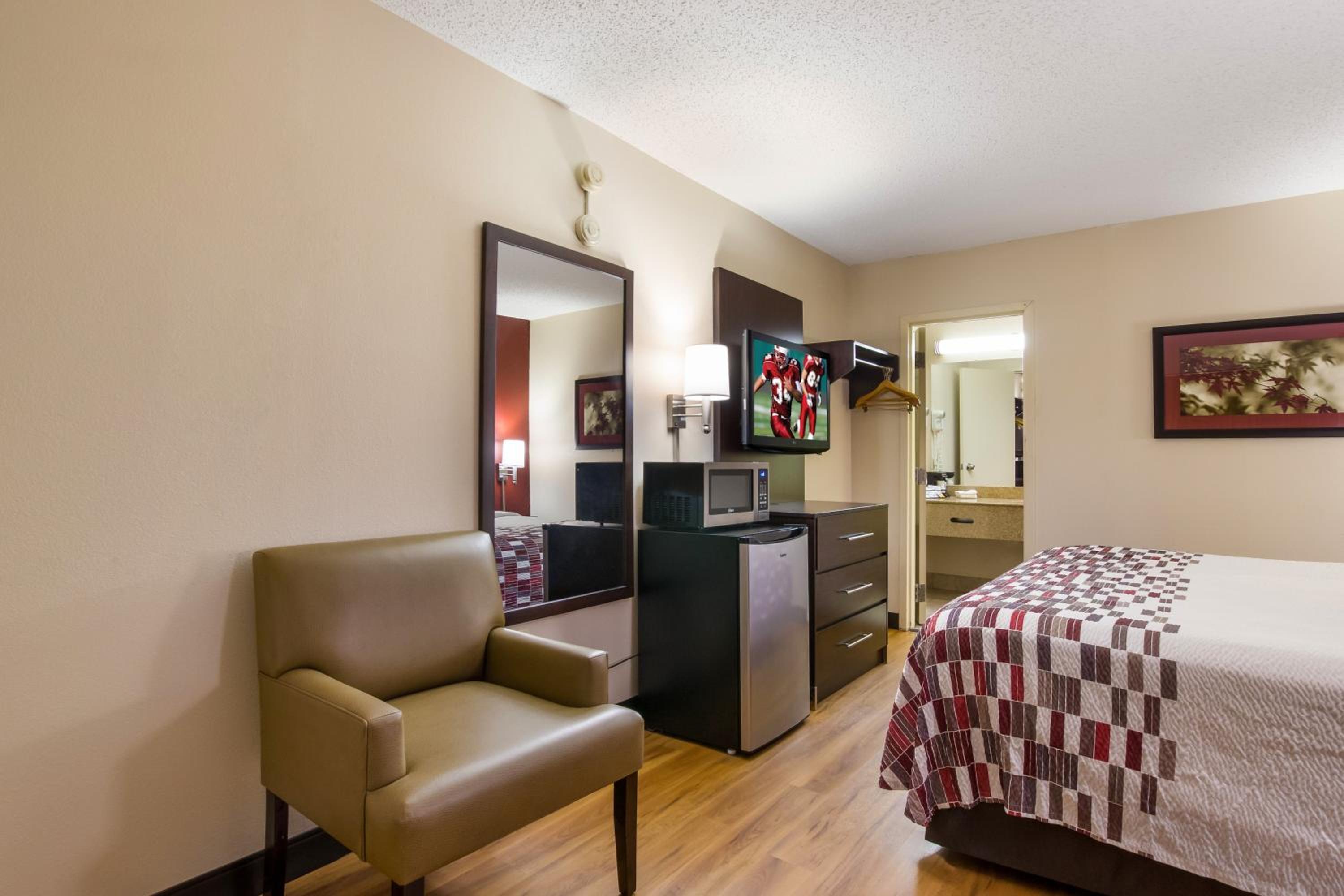 Shelbyville Vacations - Red Roof Inn Shelbyville - Property Image 10