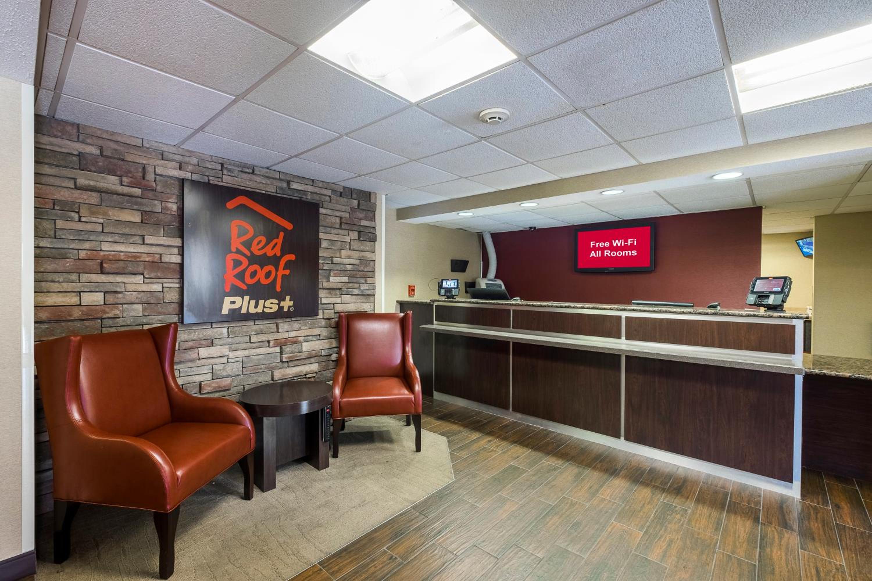 Boston Vacations - Red Roof Inn PLUS Boston - Woburn/ Burlington - Property Image 3