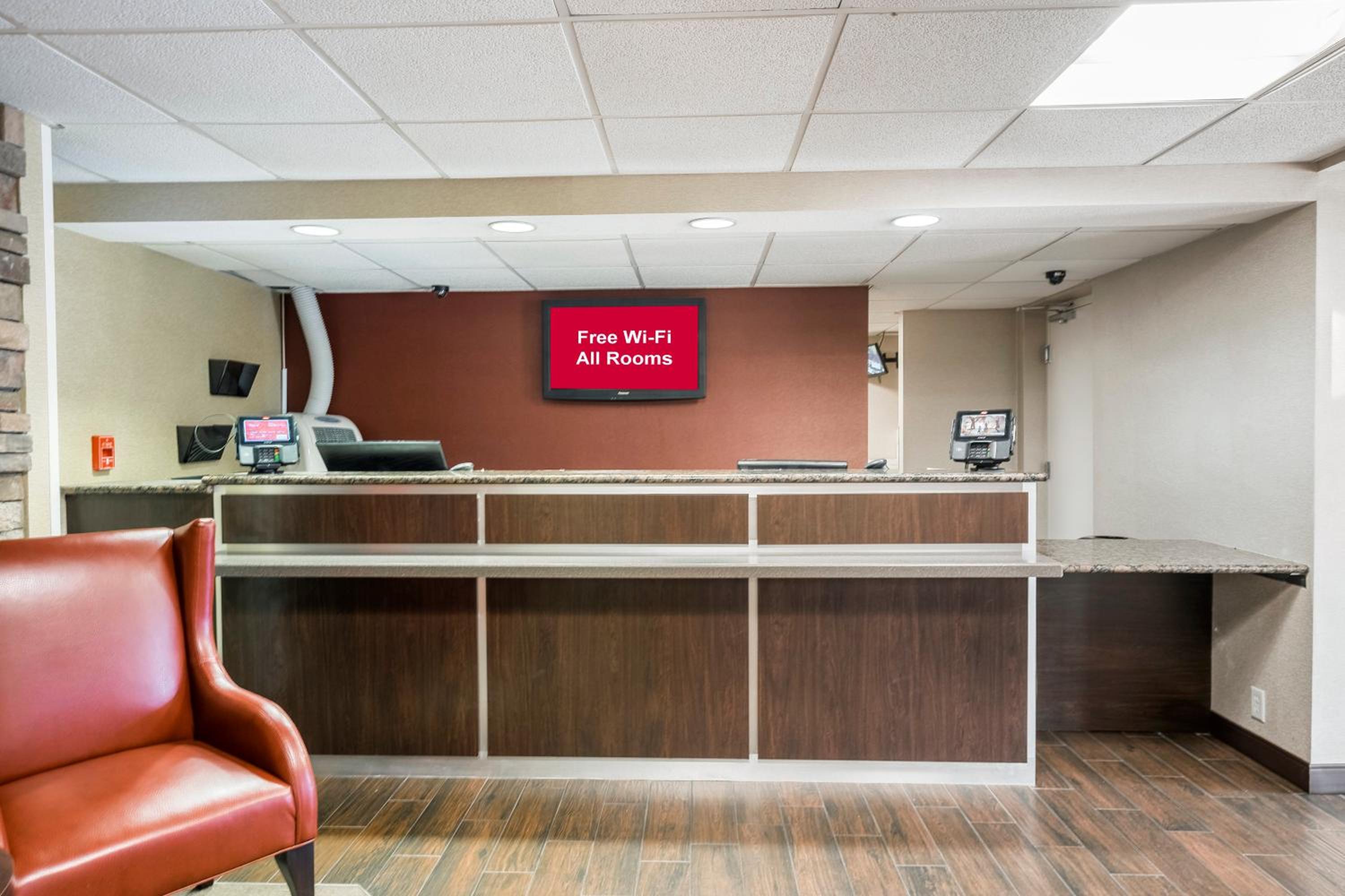 Boston Vacations - Red Roof Inn PLUS Boston - Woburn/ Burlington - Property Image 4