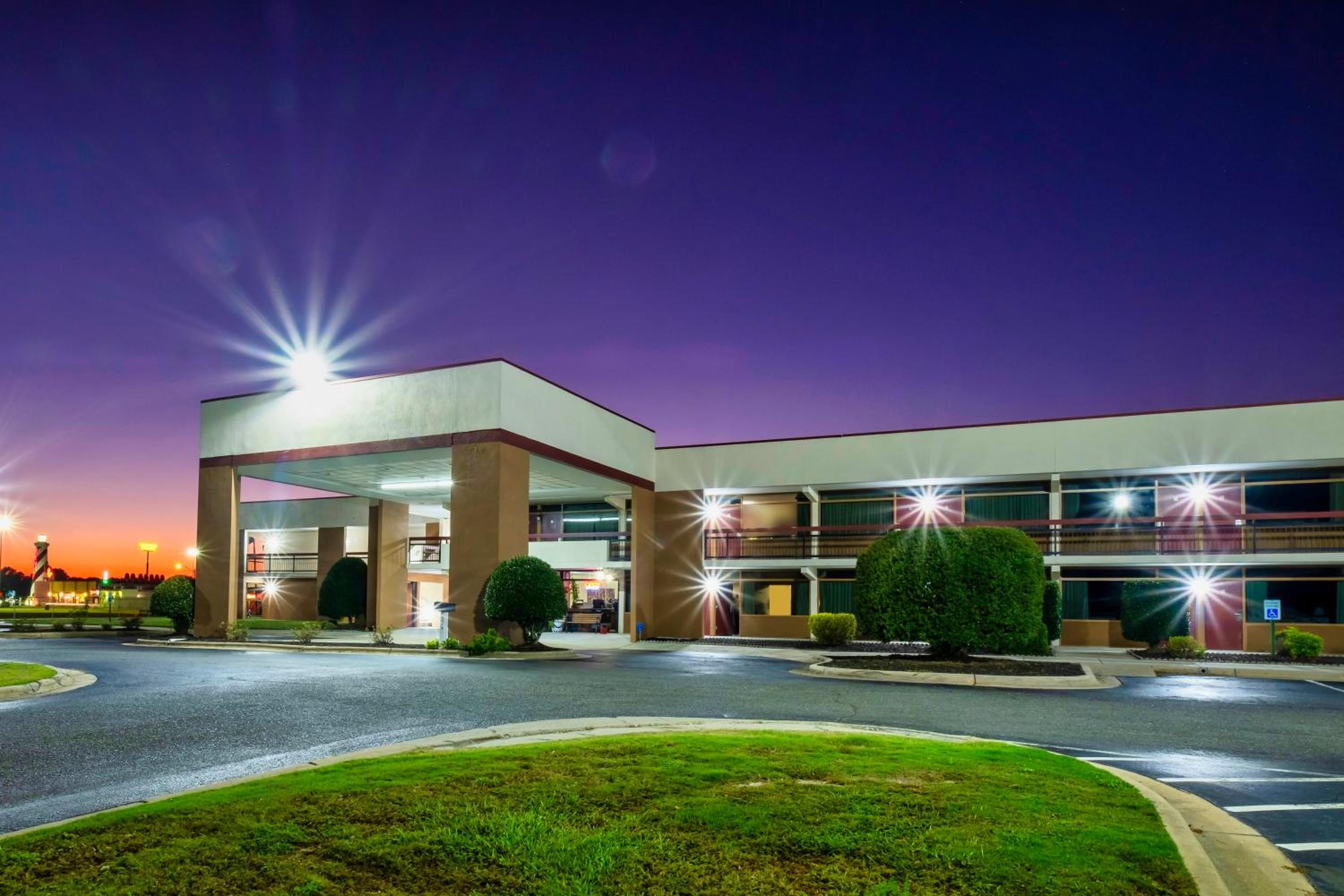 Red Roof Inn Kenly - I-95 view 2