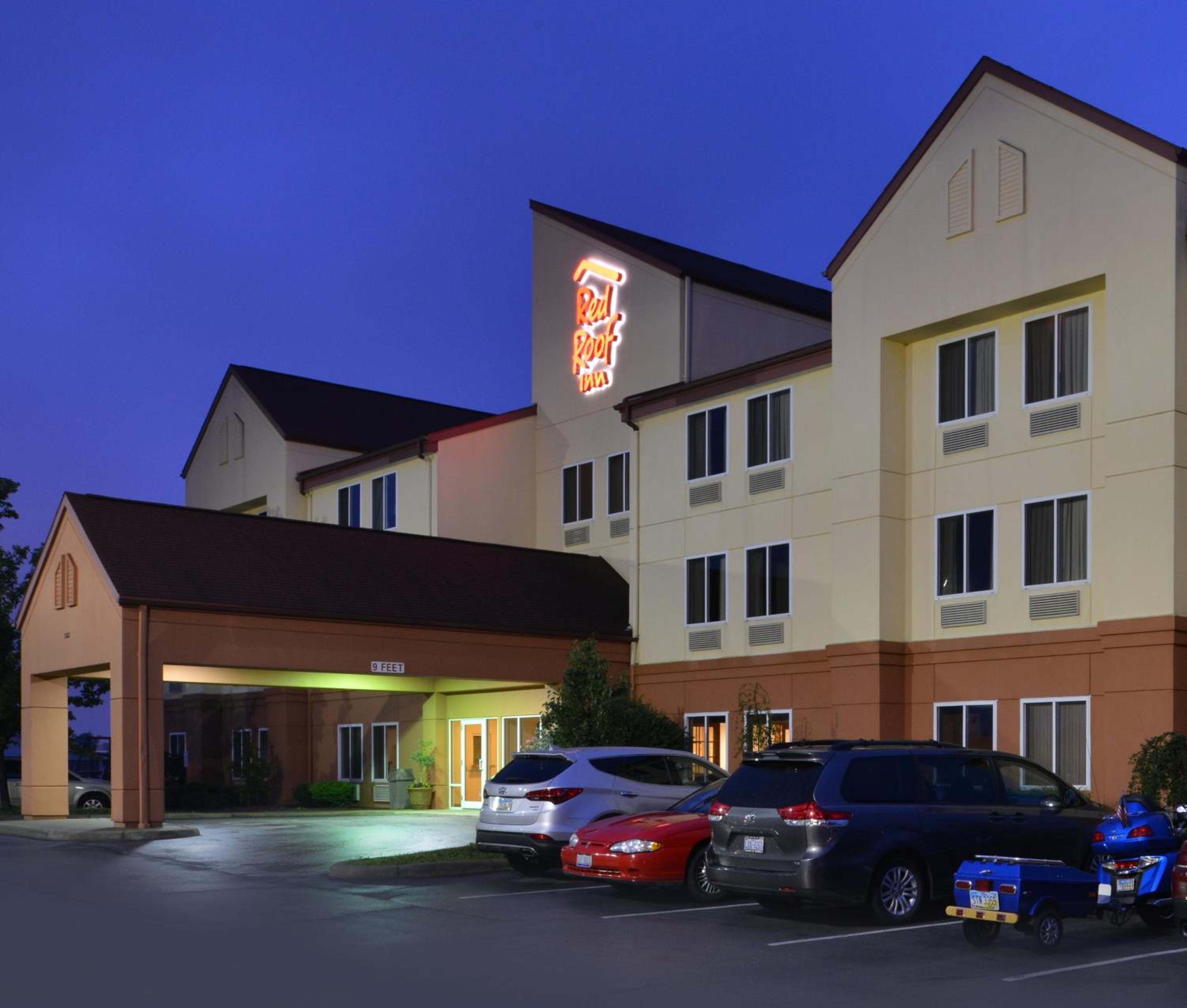 Red Roof Inn Clyde view 3