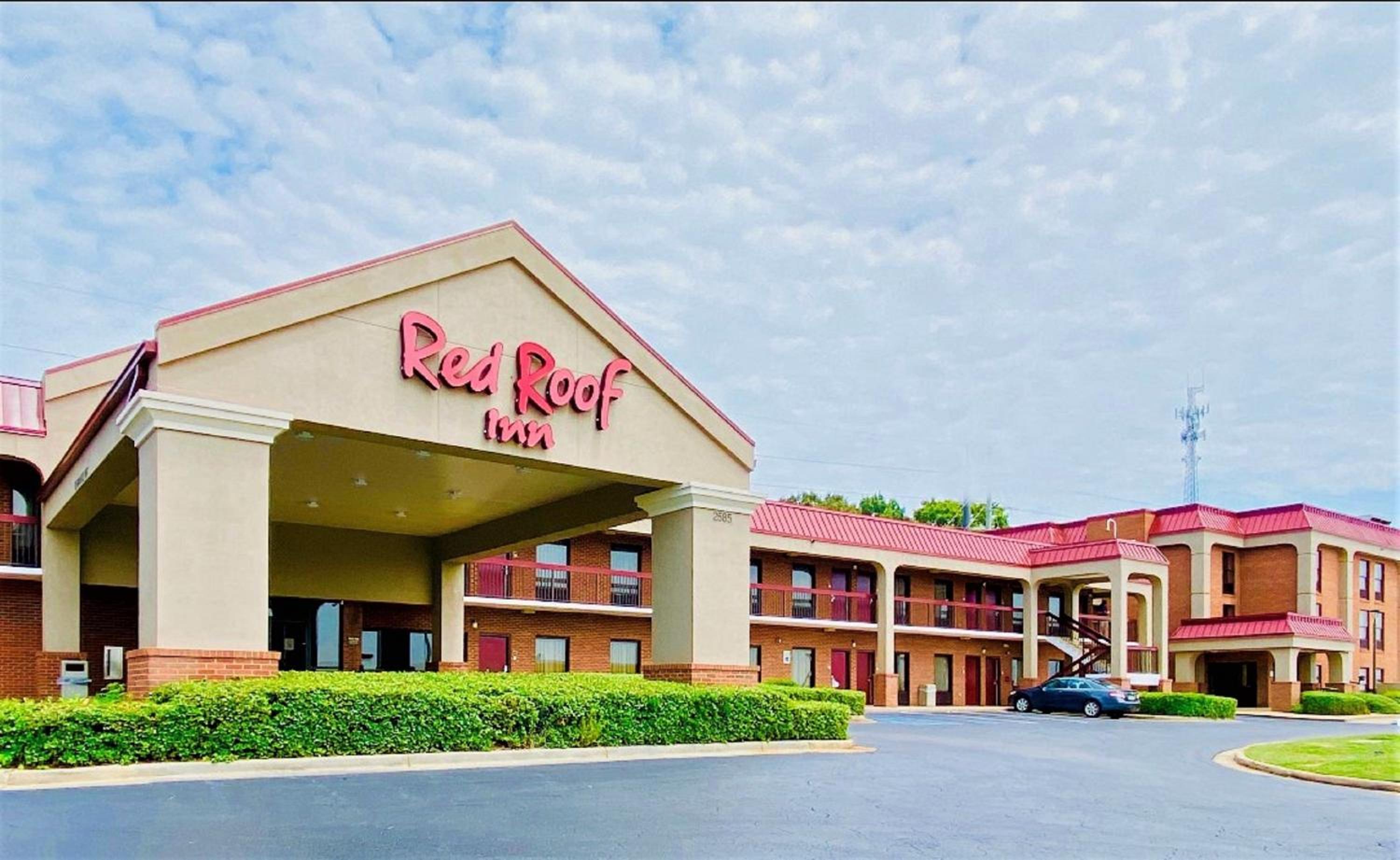 Hotel Red Roof Inn Prattville - Image 1
