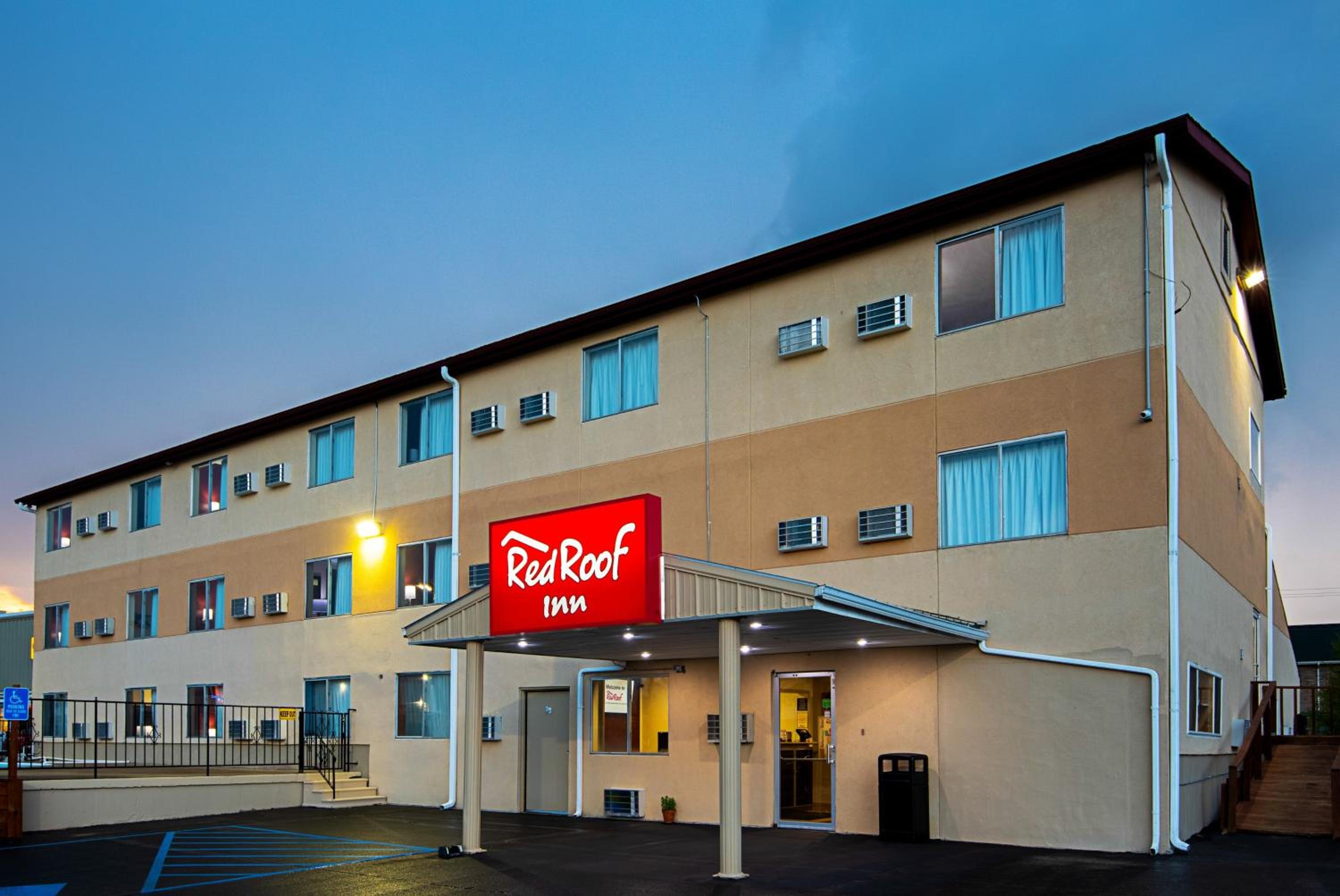 Red Roof Inn Cameron view 5