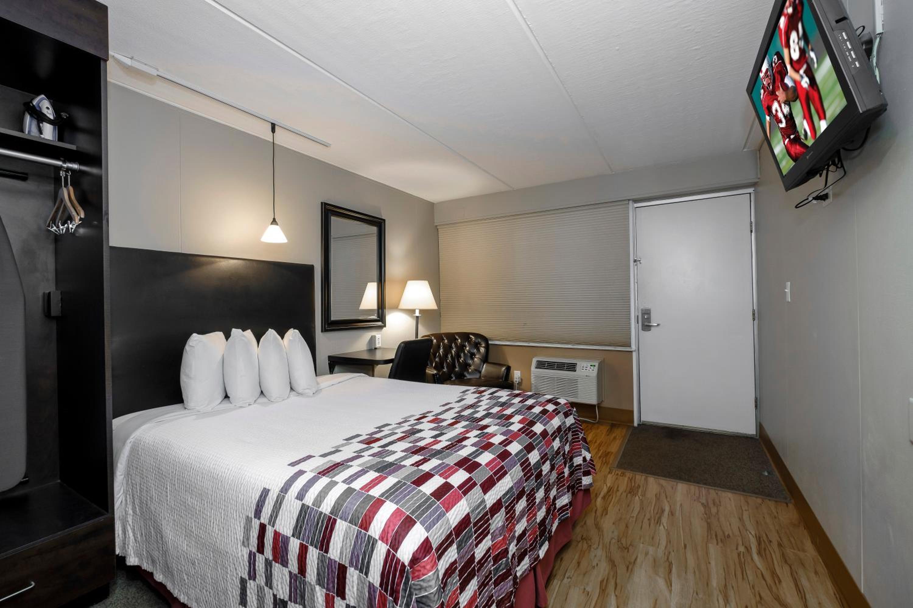 Red Roof Inn and Suites Herkimer