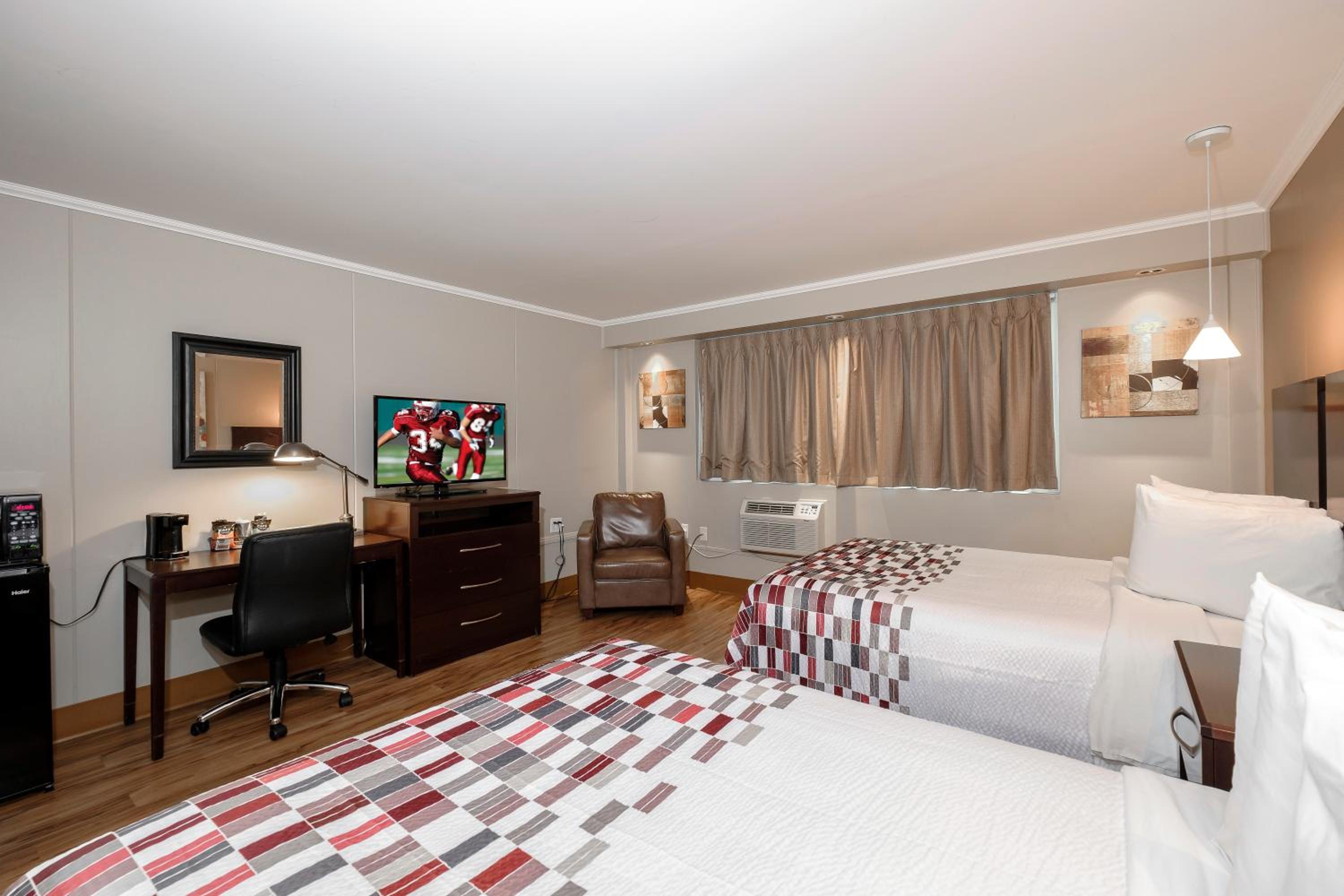 Cooperstown Vacations - Red Roof Inn and Suites Herkimer - Property Image 4