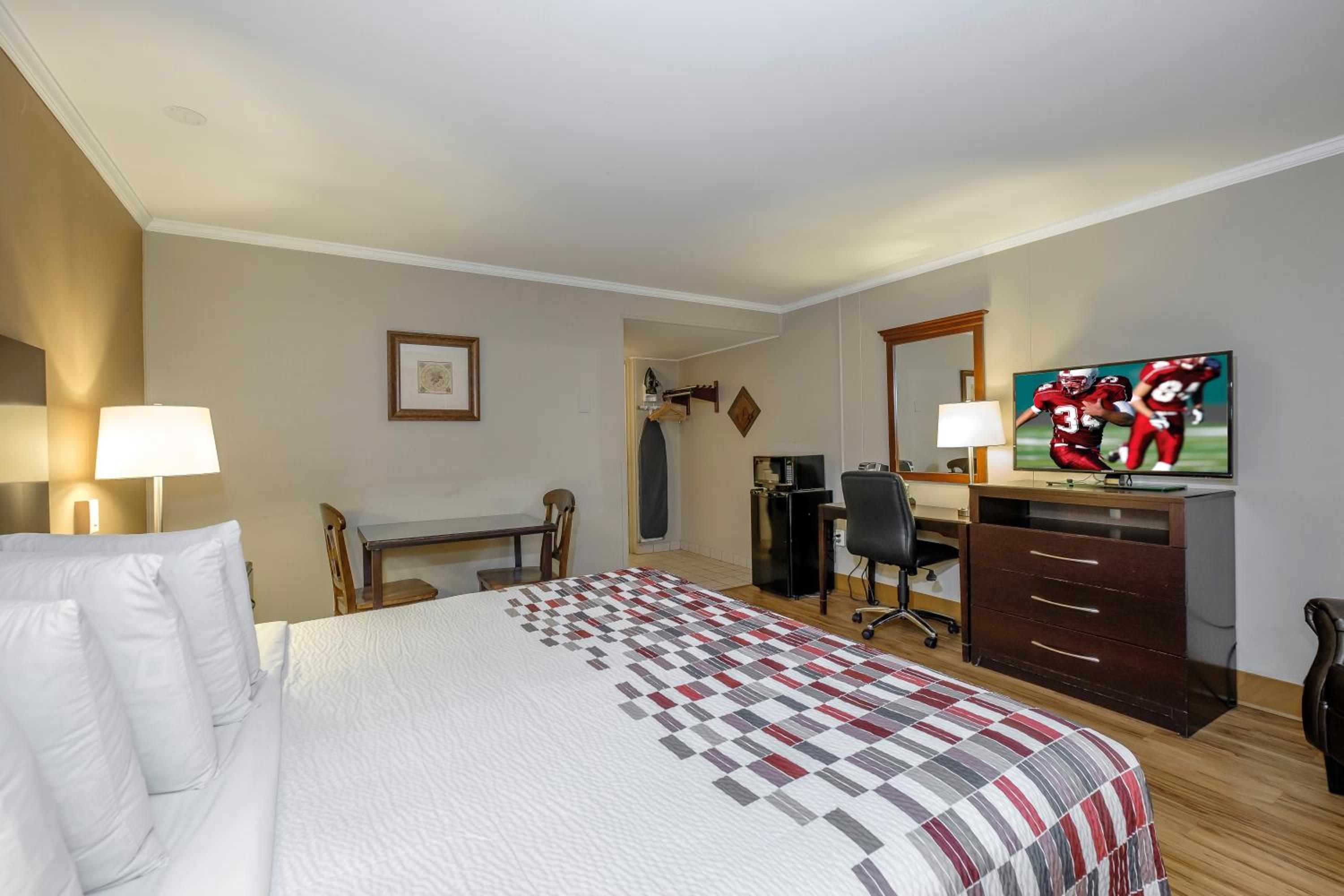 Red Roof Inn and Suites Herkimer