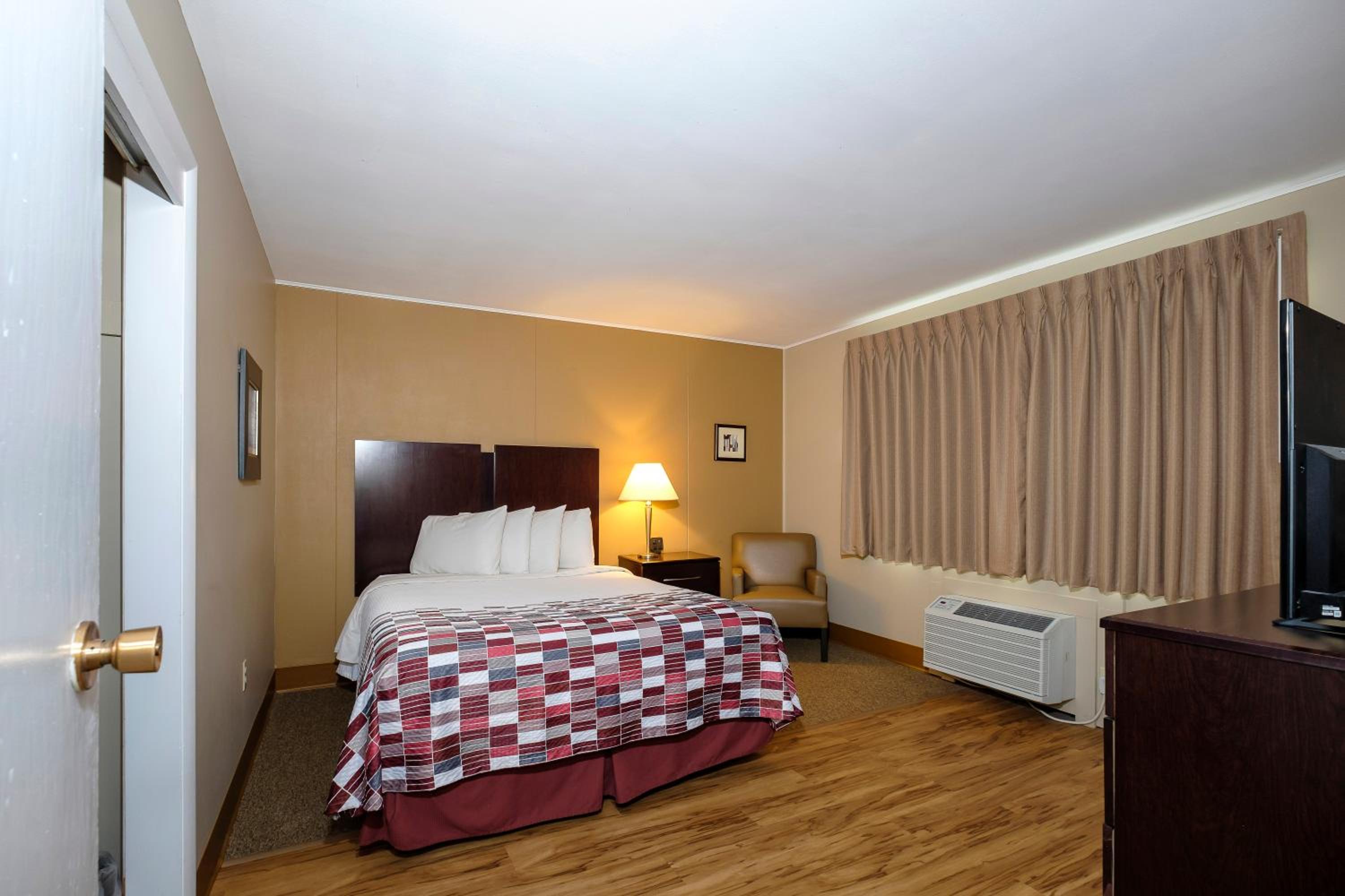 Red Roof Inn and Suites Herkimer