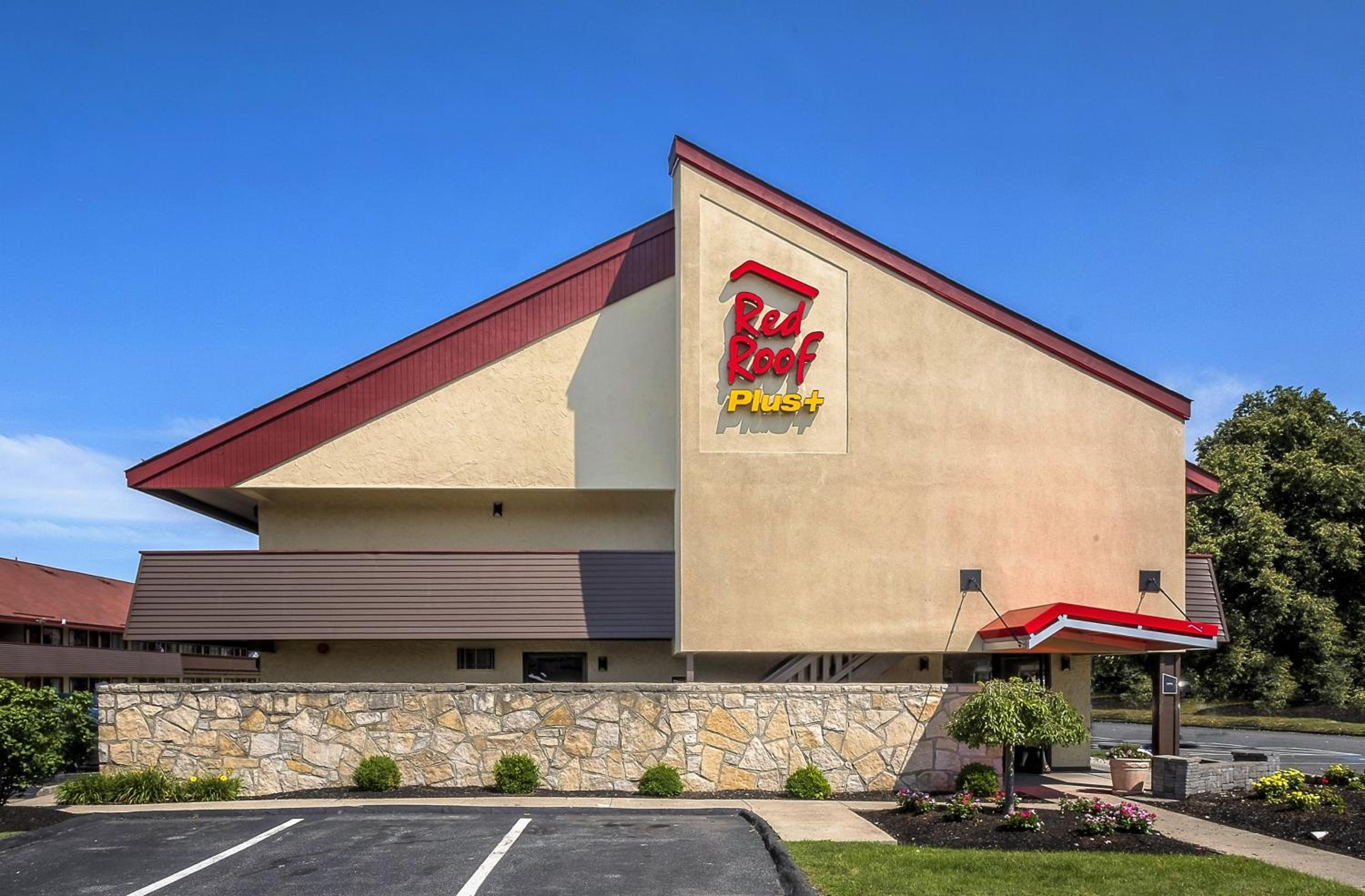 Boston Vacations - Red Roof Inn PLUS  Boston - Framingham - Property Image 1