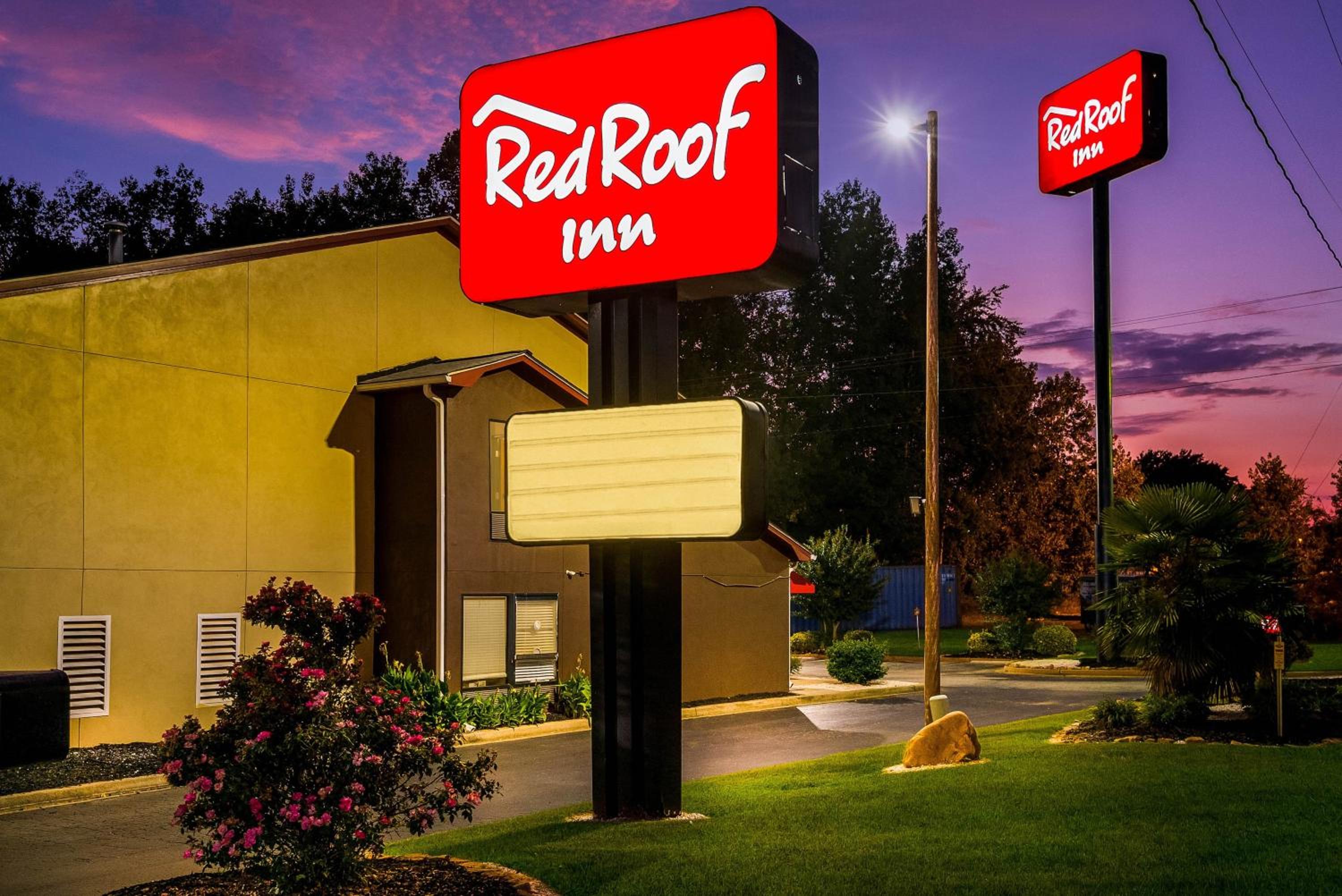 Red Roof Inn Spartanburg - I-26 view 2