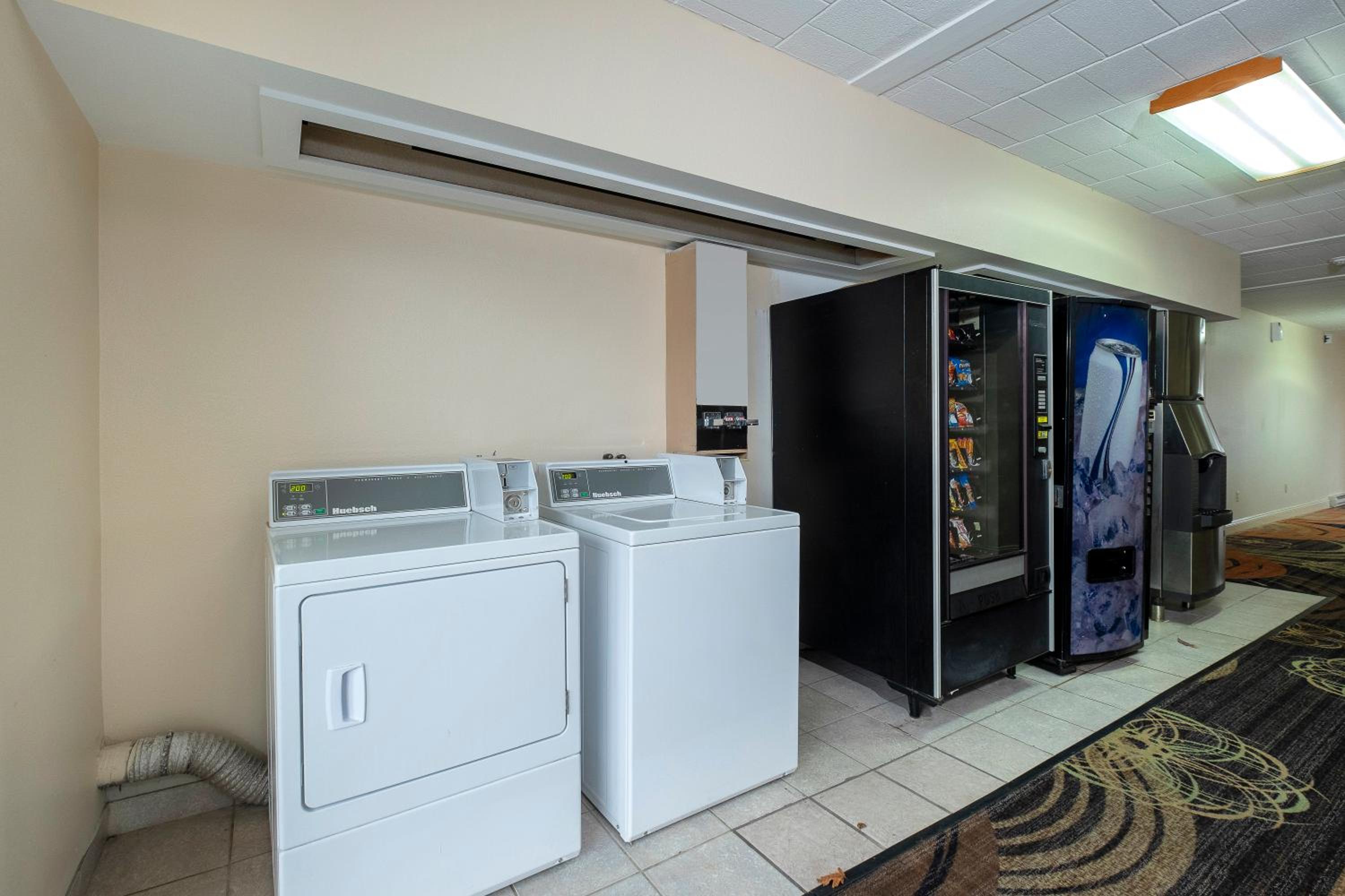 Red Roof Inn & Suites Hazleton
