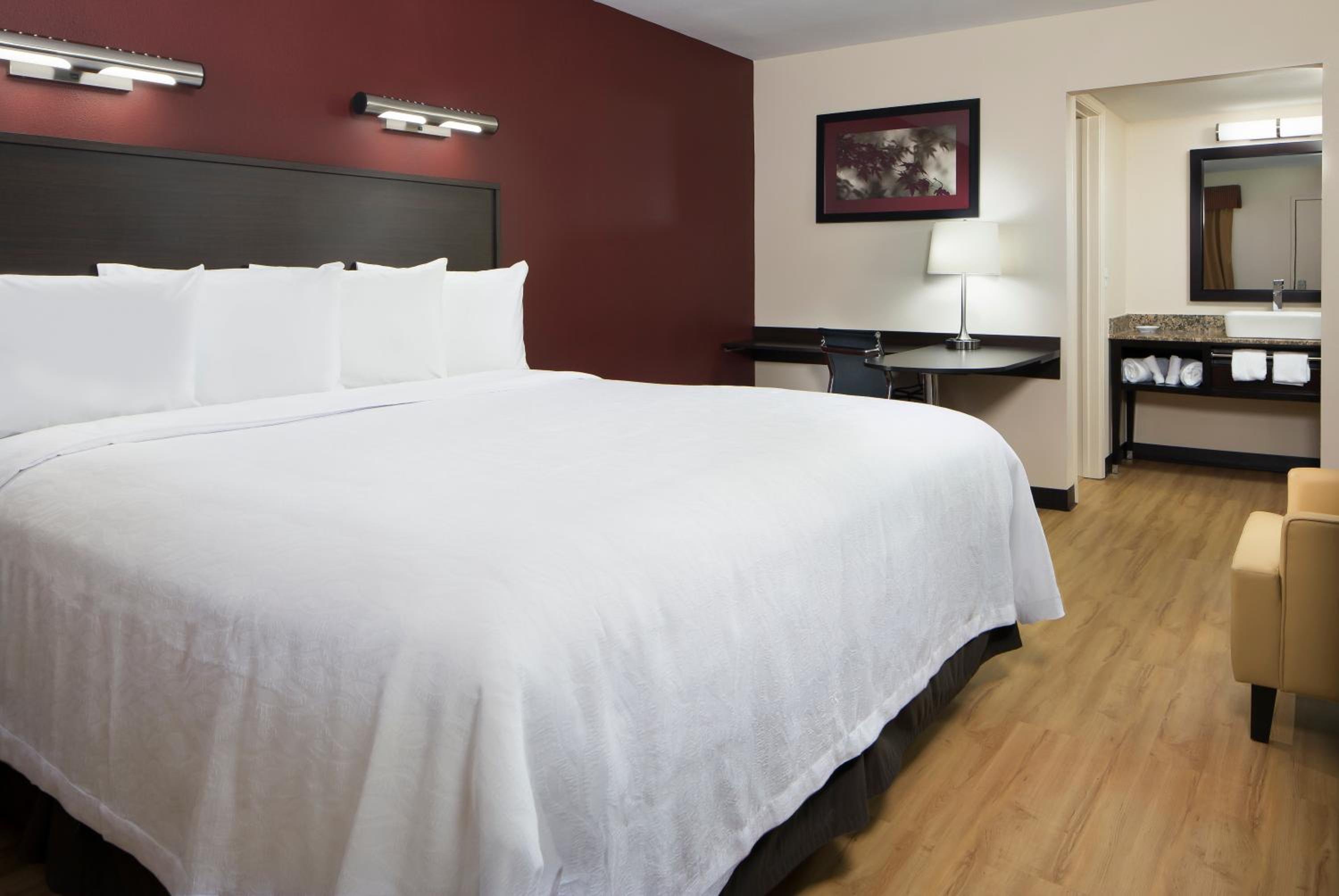 Birmingham Vacations - Red Roof Inn PLUS Birmingham East - Irondale/Airport - Property Image 11
