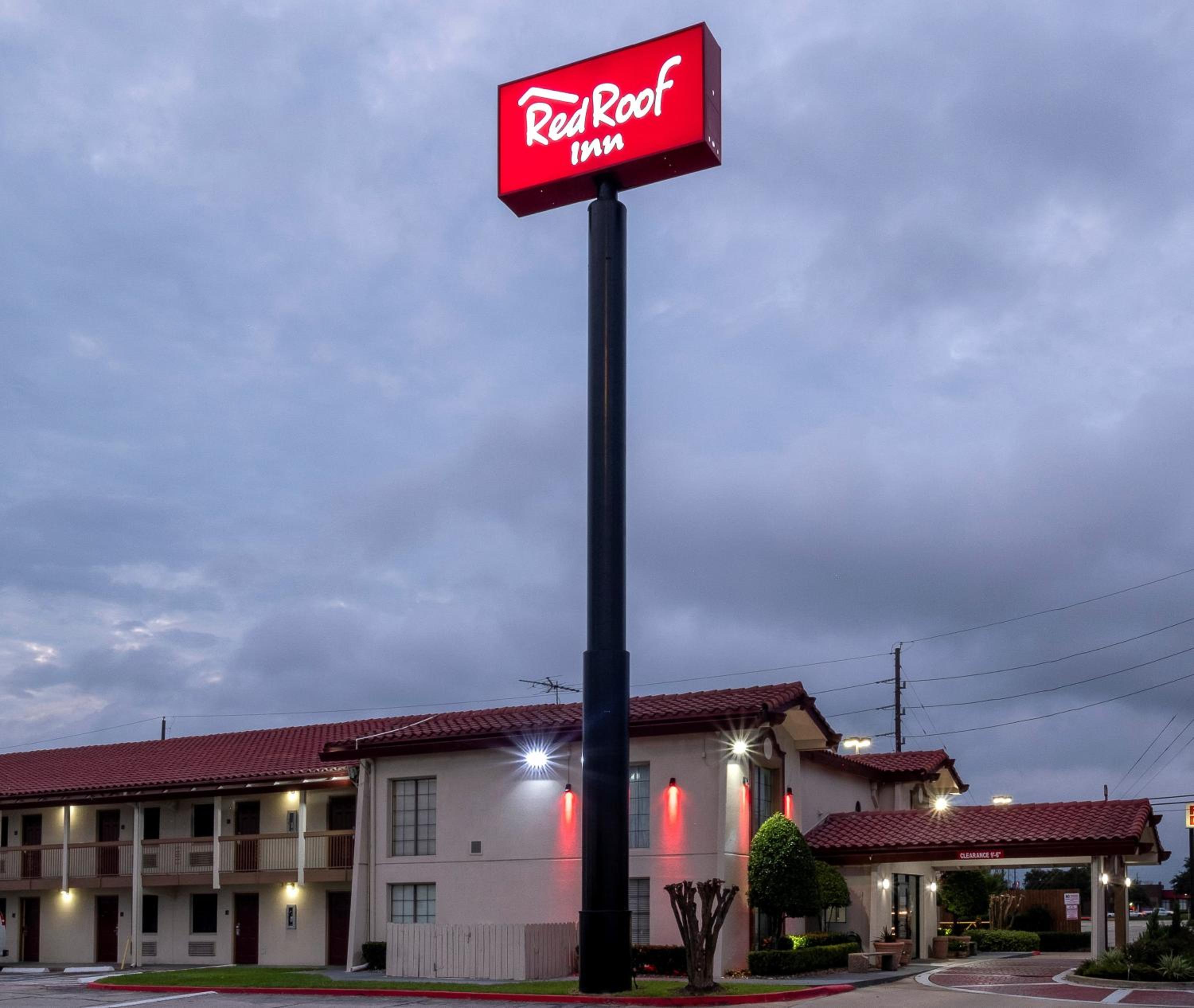 Red Roof Inn Houston North - FM1960 & I-45 - Image 4