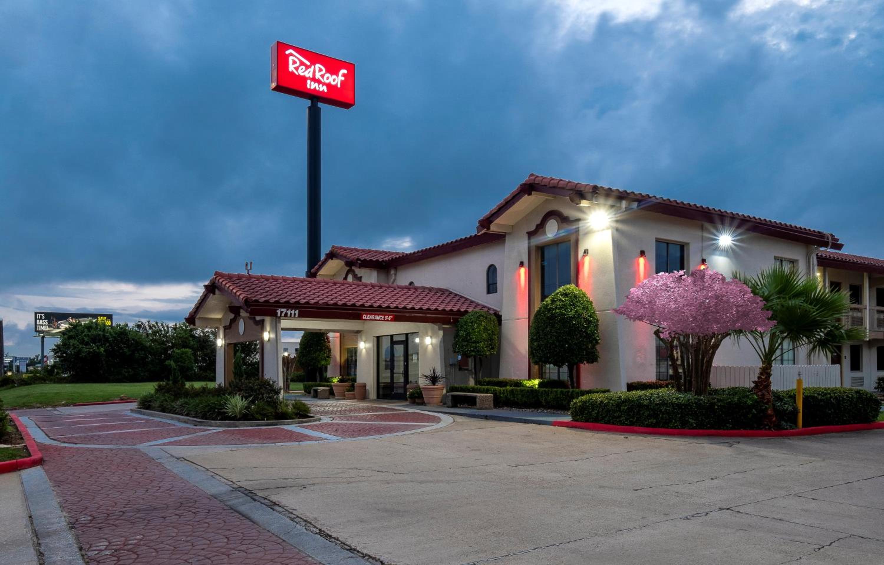 Red Roof Inn Houston North - FM1960 & I-45 - Image 5