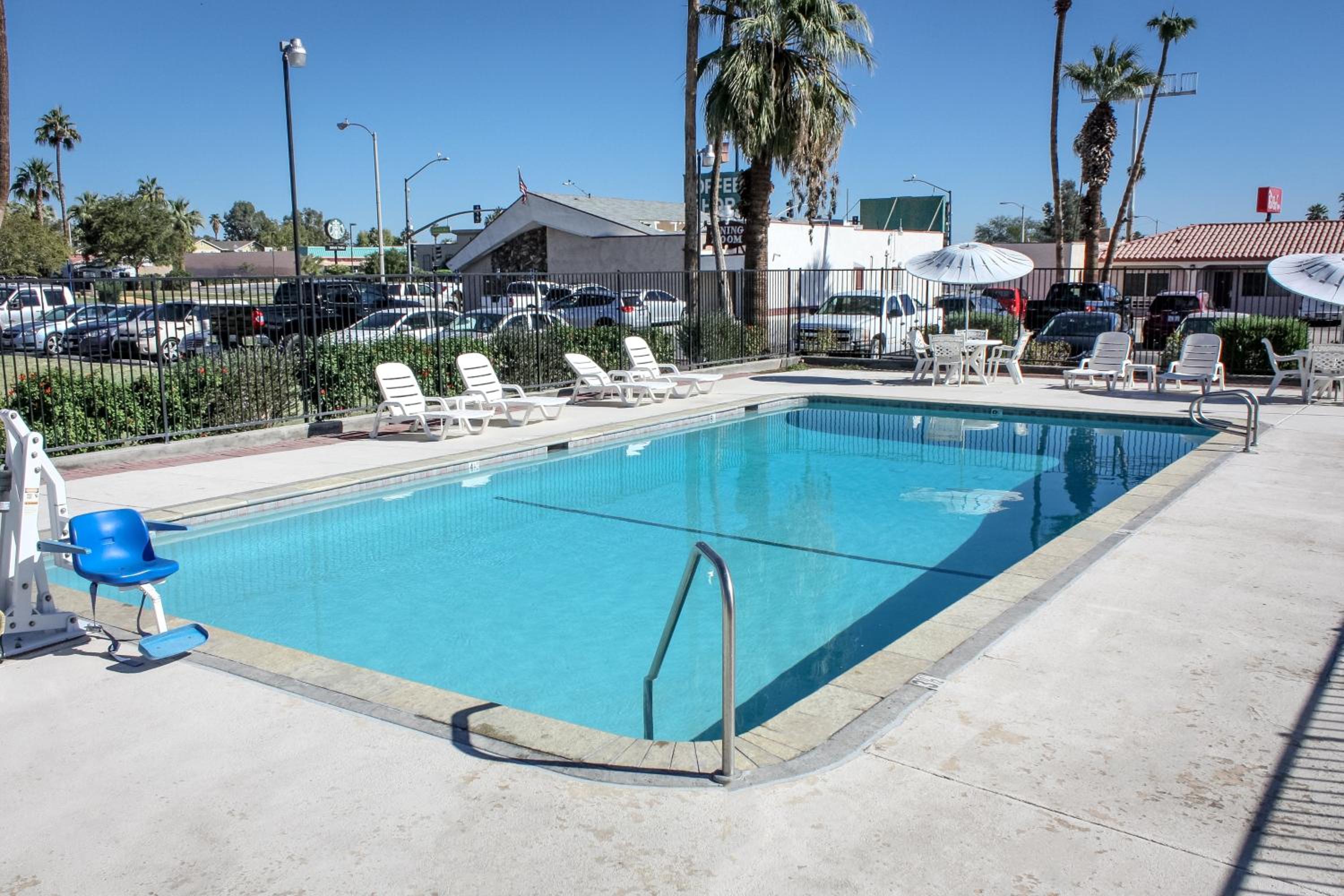 Blythe Vacations - Red Roof Inn Blythe - Property Image 2