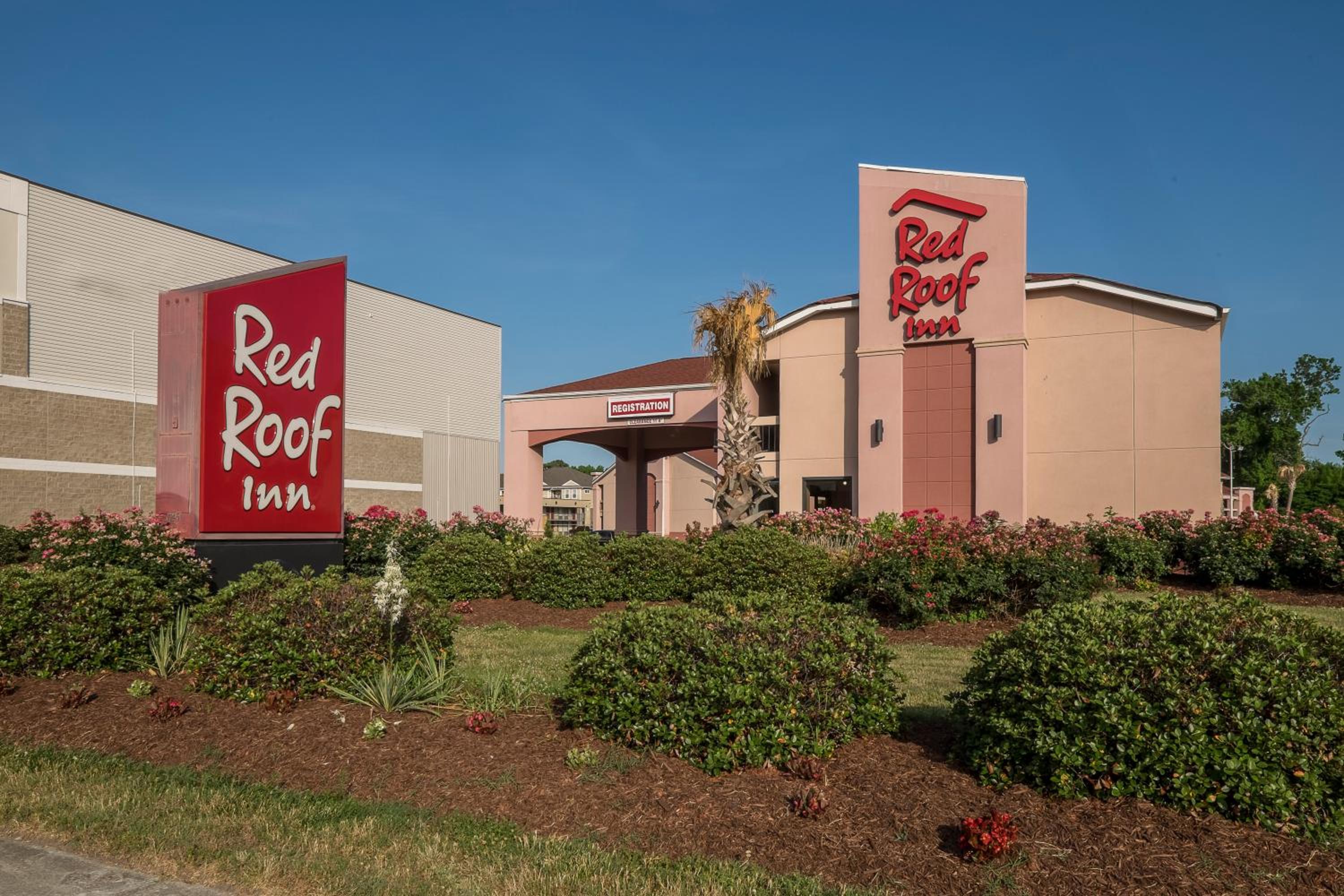 Hotel Red Roof Inn Virginia Beach-Norfolk Airport - Image 1