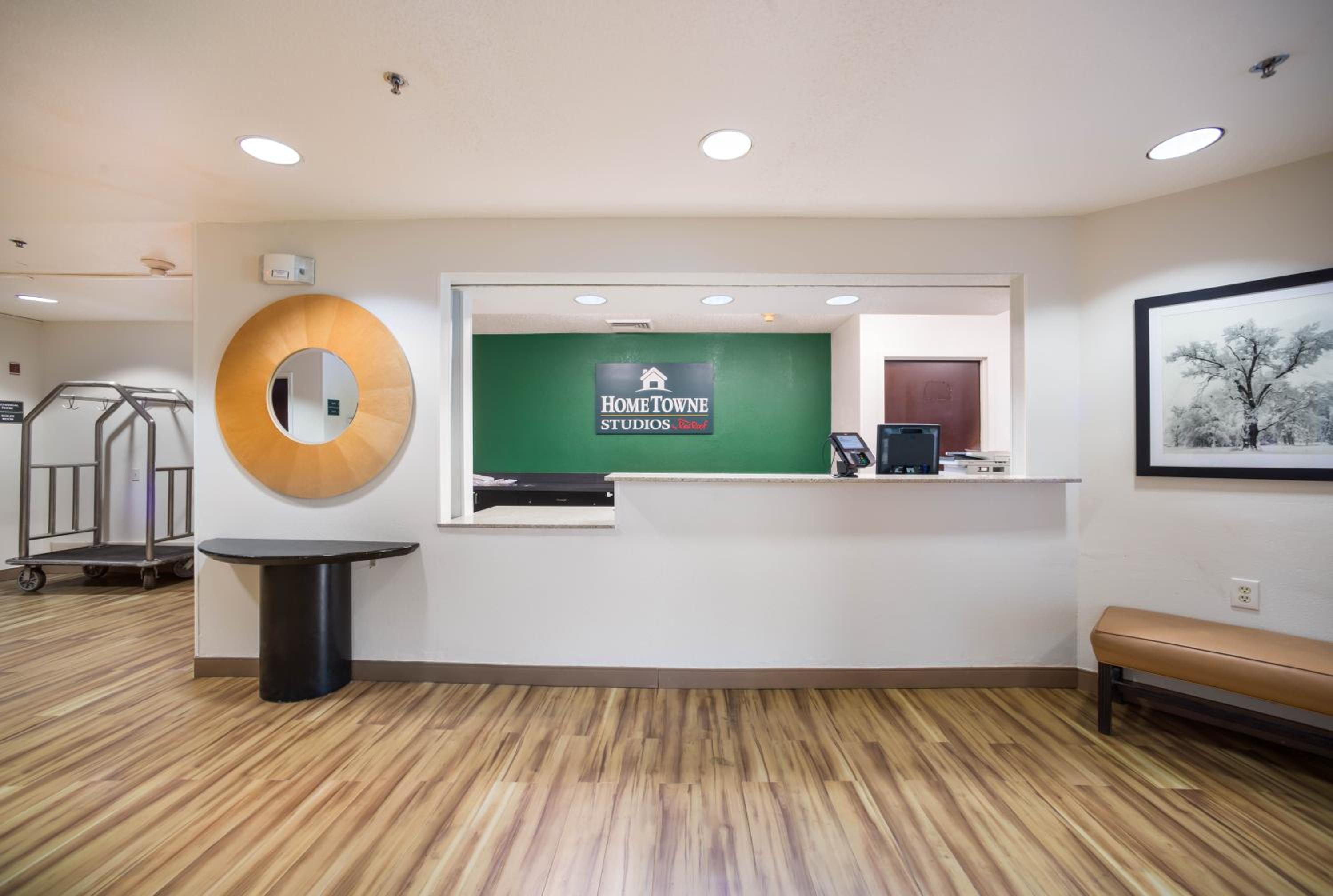 HomeTowne Studios by Red Roof St. Louis - Airport/N Lindbergh - Property Image 20