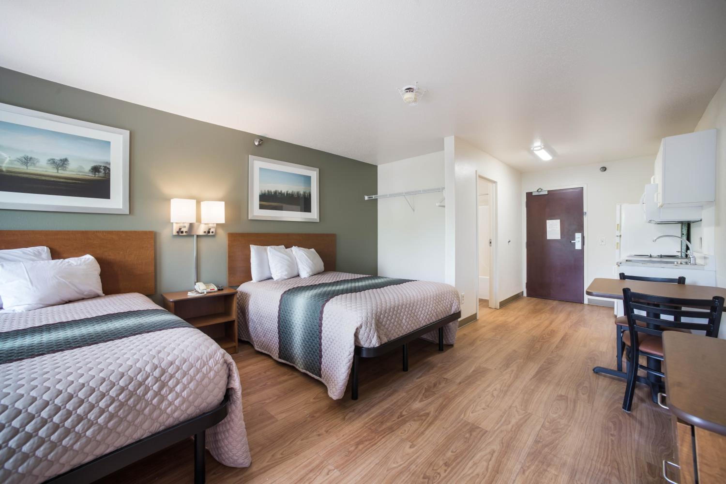 HomeTowne Studios by Red Roof St. Louis - Airport/N Lindbergh - Property Image 1