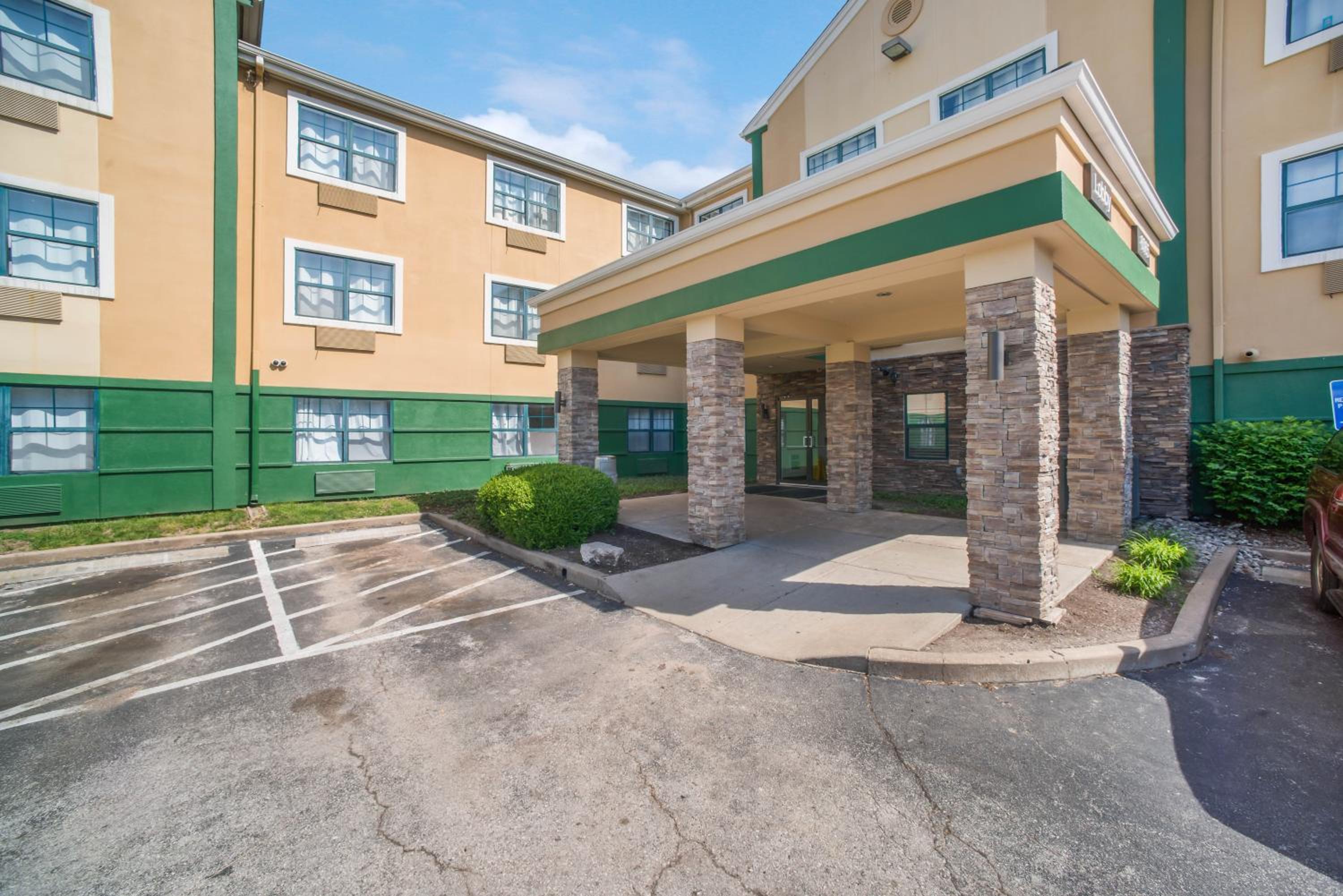 St Louis Vacations - HomeTowne Studios by Red Roof St. Louis - Airport/N Lindbergh - Property Image 1