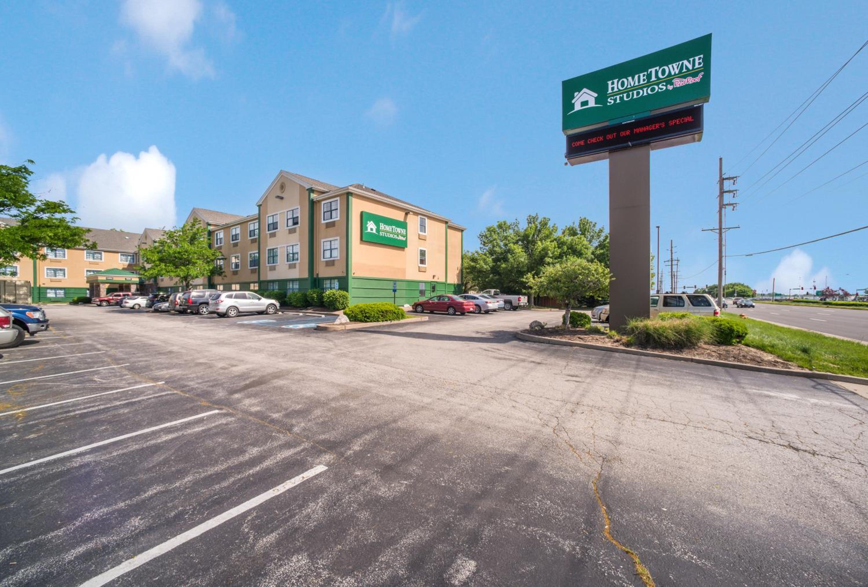HomeTowne Studios by Red Roof St. Louis - Airport/N Lindbergh - Property Image 19